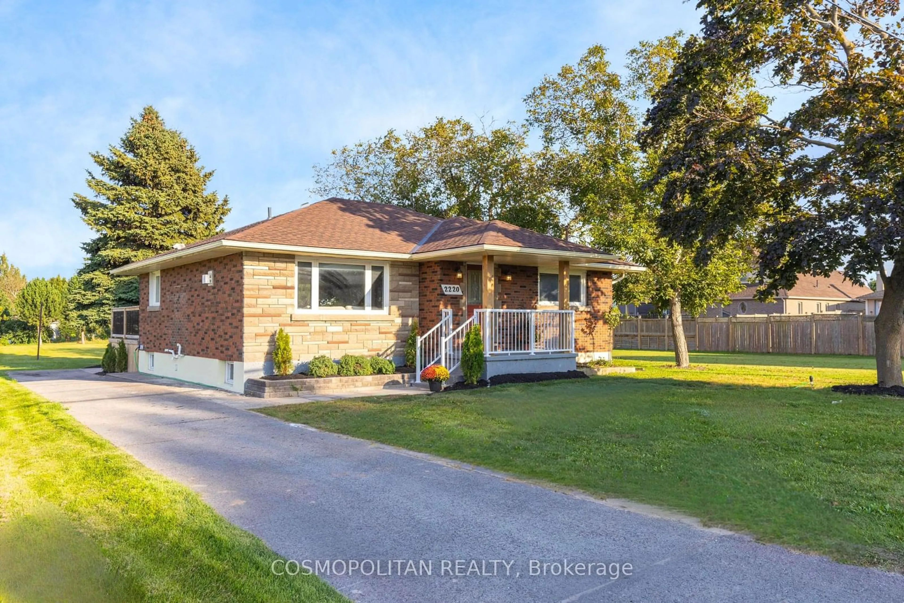 Frontside or backside of a home for 2220 Stanley Ave, Niagara Falls Ontario L2E 6S4