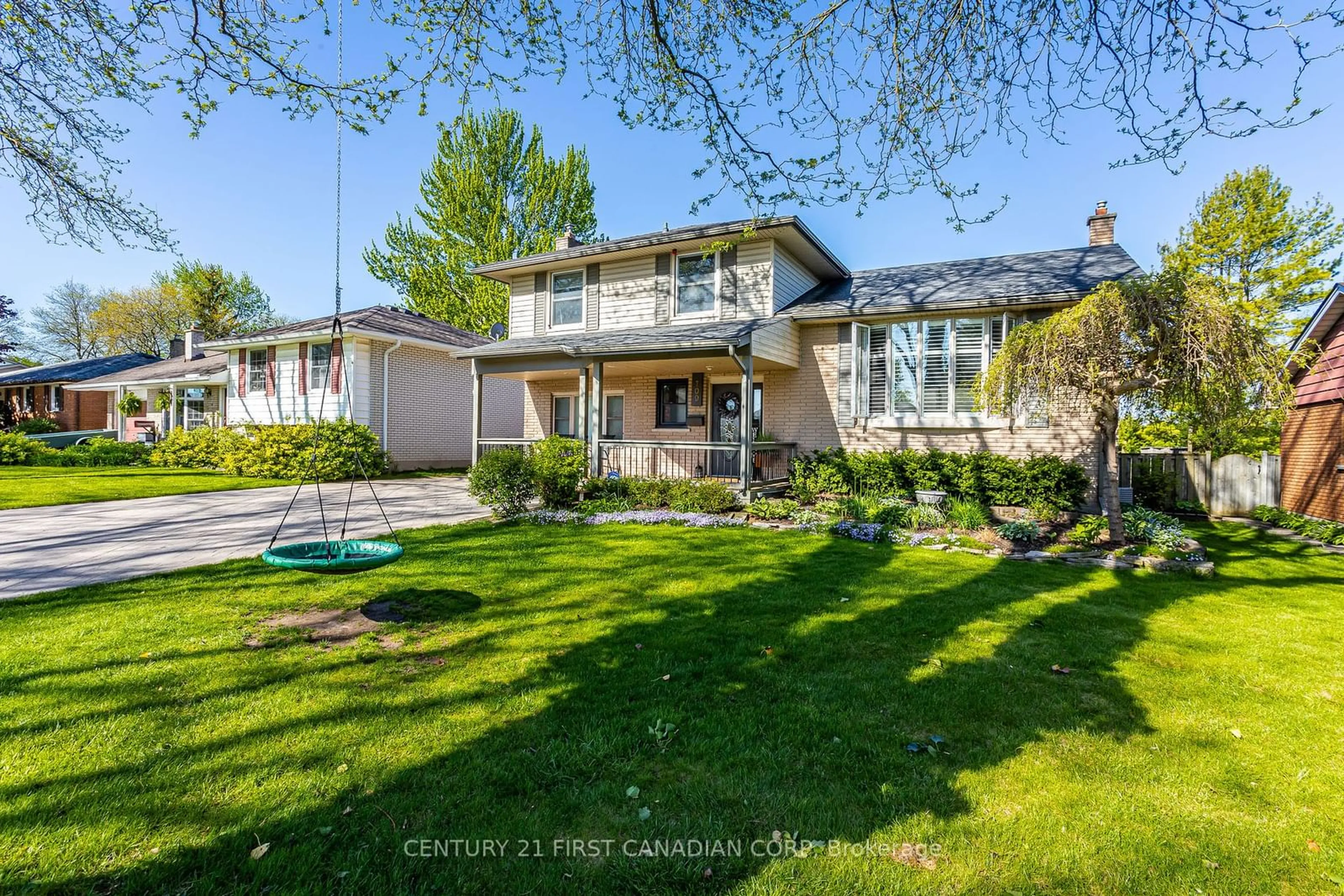 Frontside or backside of a home, the fenced backyard for 709 Galloway Cres, London Ontario N6J 2Y6