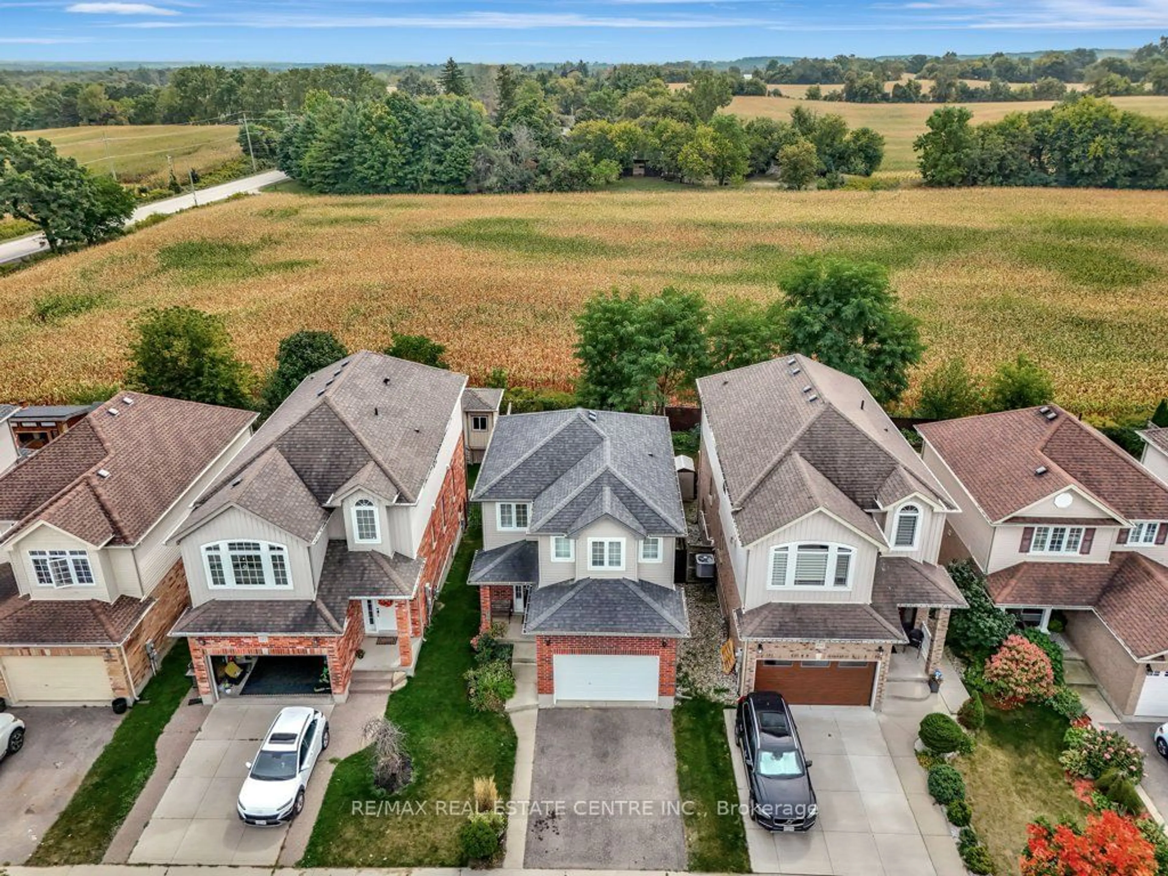 Frontside or backside of a home for 108 Yates Ave, Cambridge Ontario N1P 0A4