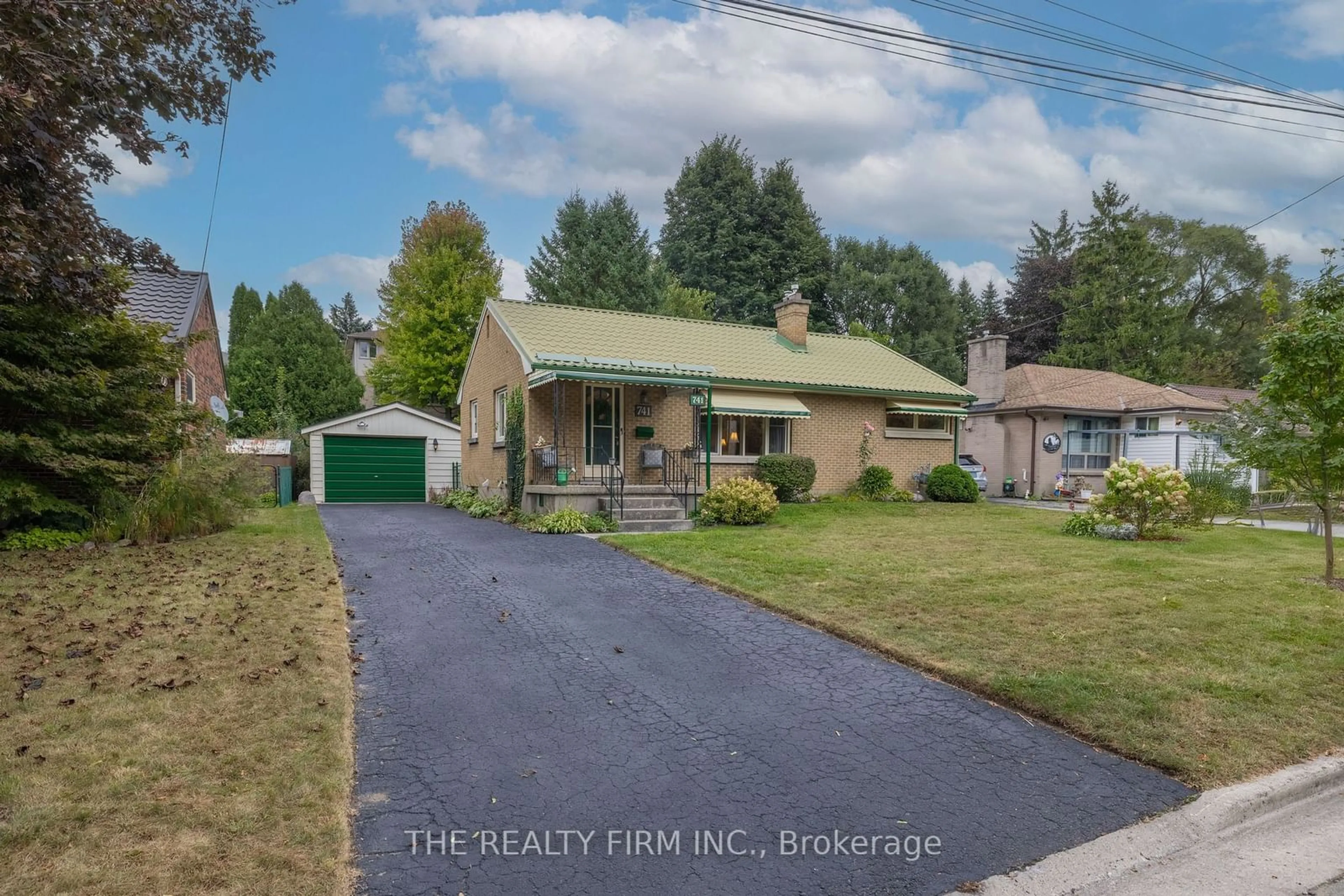 Frontside or backside of a home for 741 Leroy Ave, London Ontario N5Y 4G6