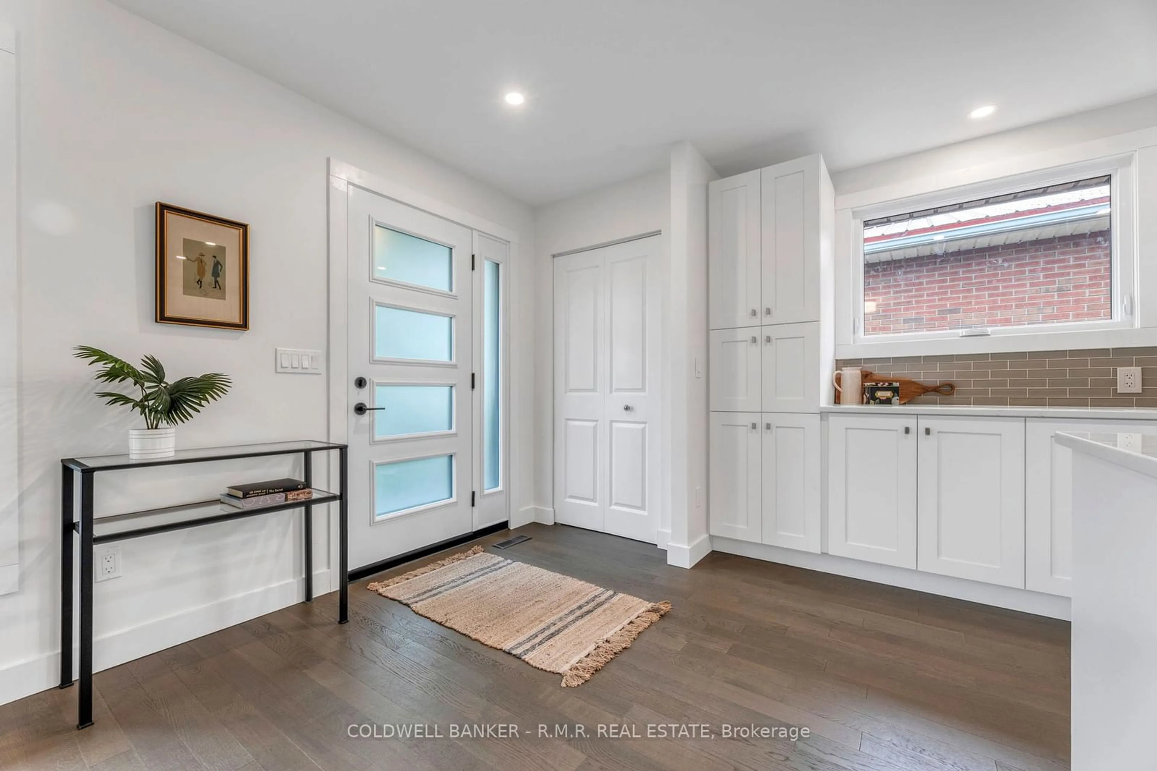 Indoor entryway, wood floors for 972 Curtis Cres, Cobourg Ontario K9A 2W3