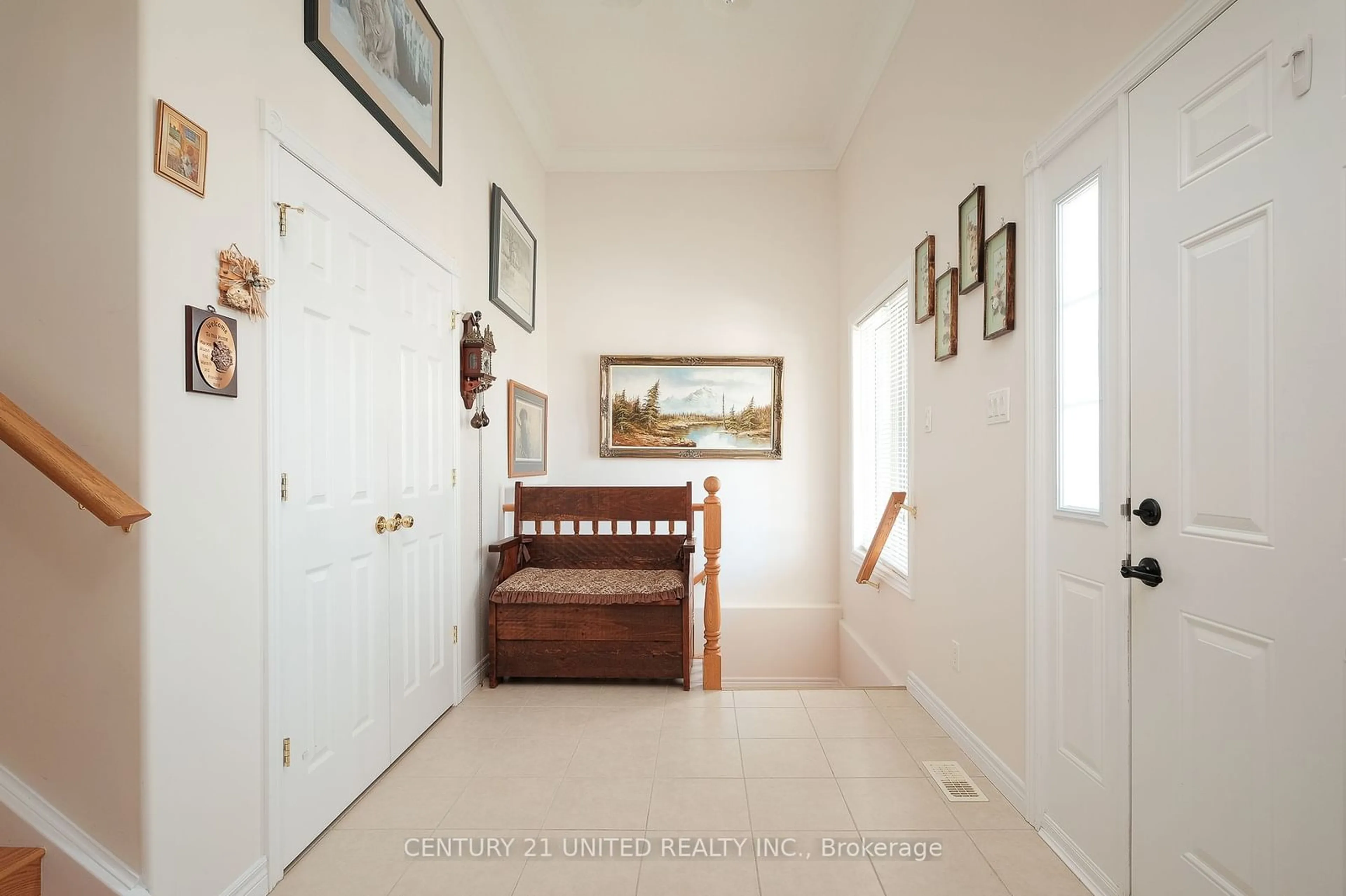 Indoor entryway, wood floors for 1538 Ireland Dr, Peterborough Ontario K9K 2T2