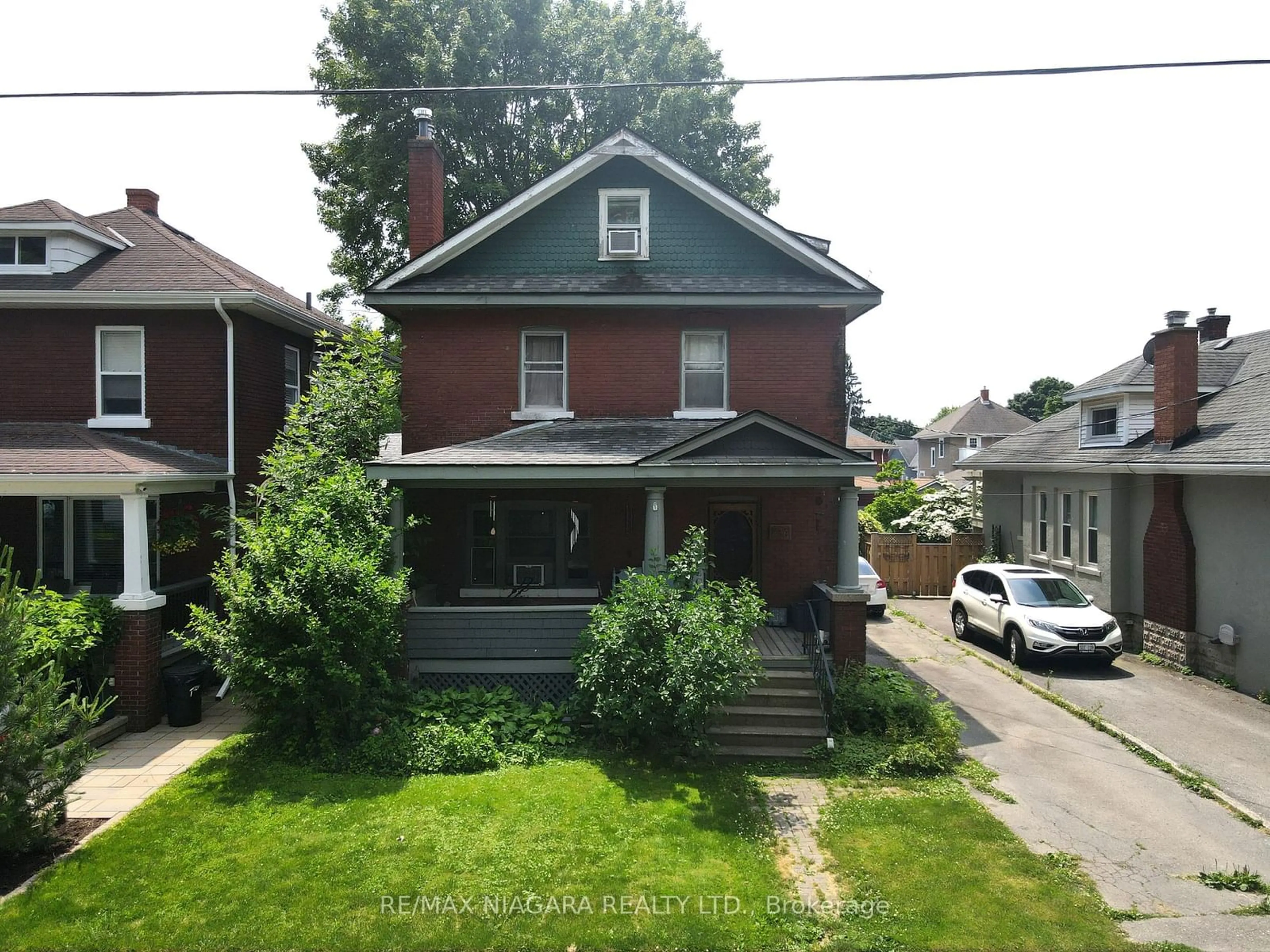 Frontside or backside of a home, the street view for 246 Kent St, Port Colborne Ontario L3K 3A1