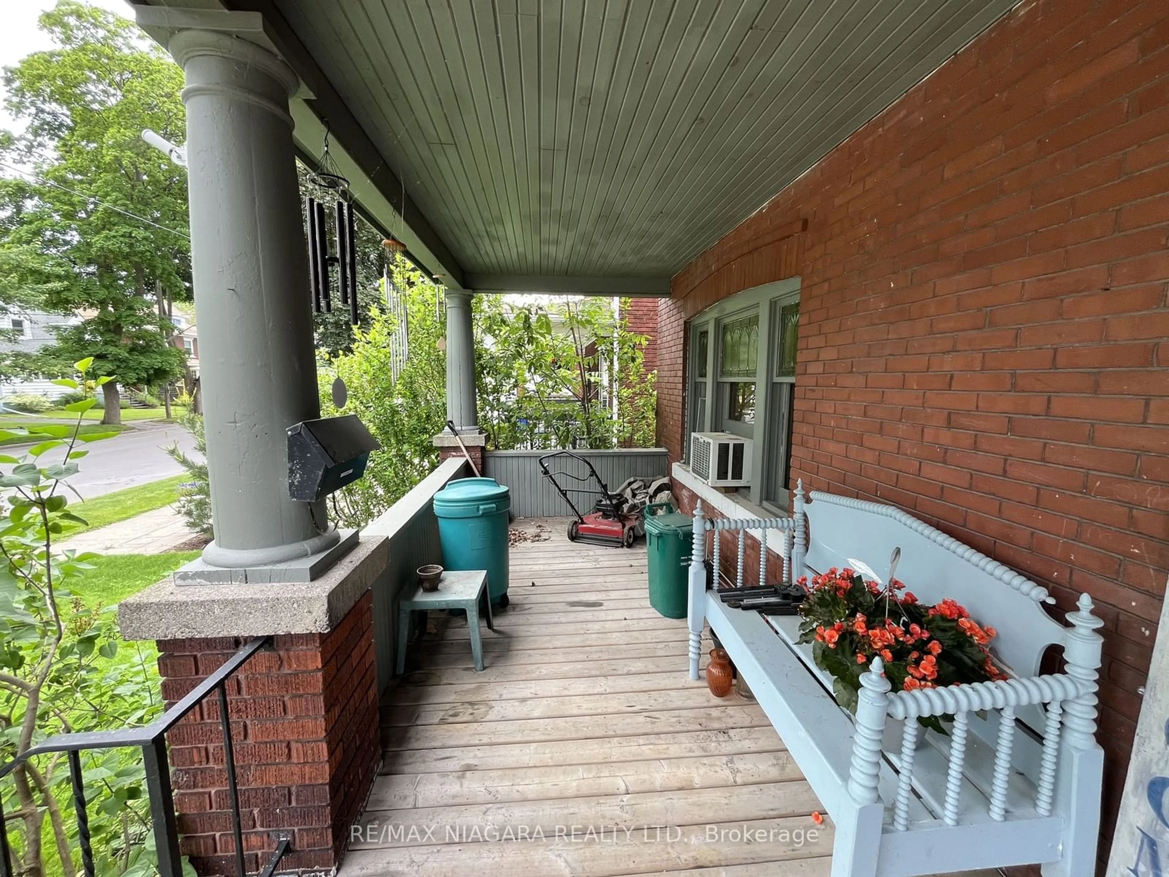 Patio, cottage for 246 Kent St, Port Colborne Ontario L3K 3A1