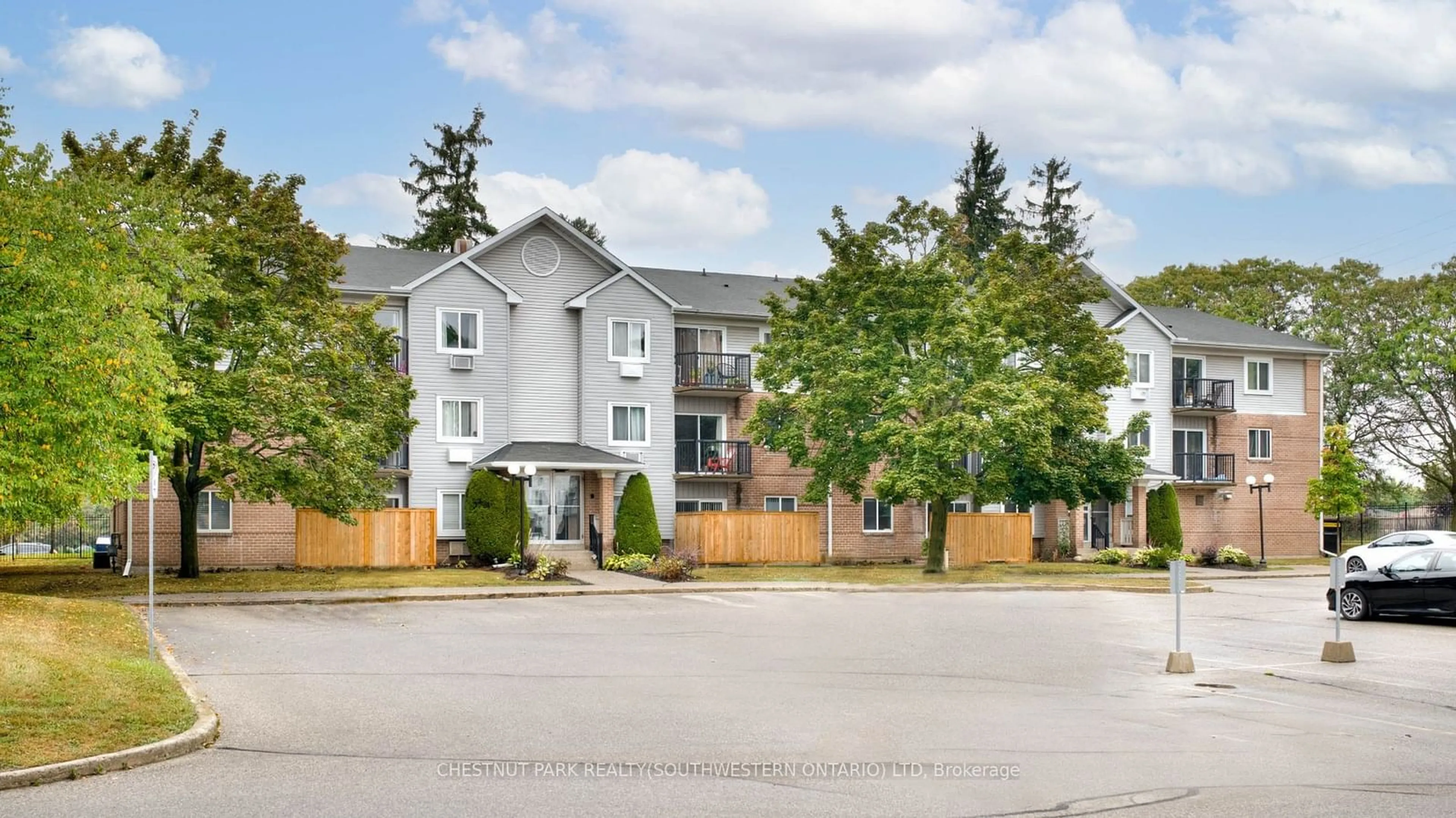 A pic from exterior of the house or condo, the street view for 276 Eiwo Crt #105, Waterloo Ontario N2K 3M6