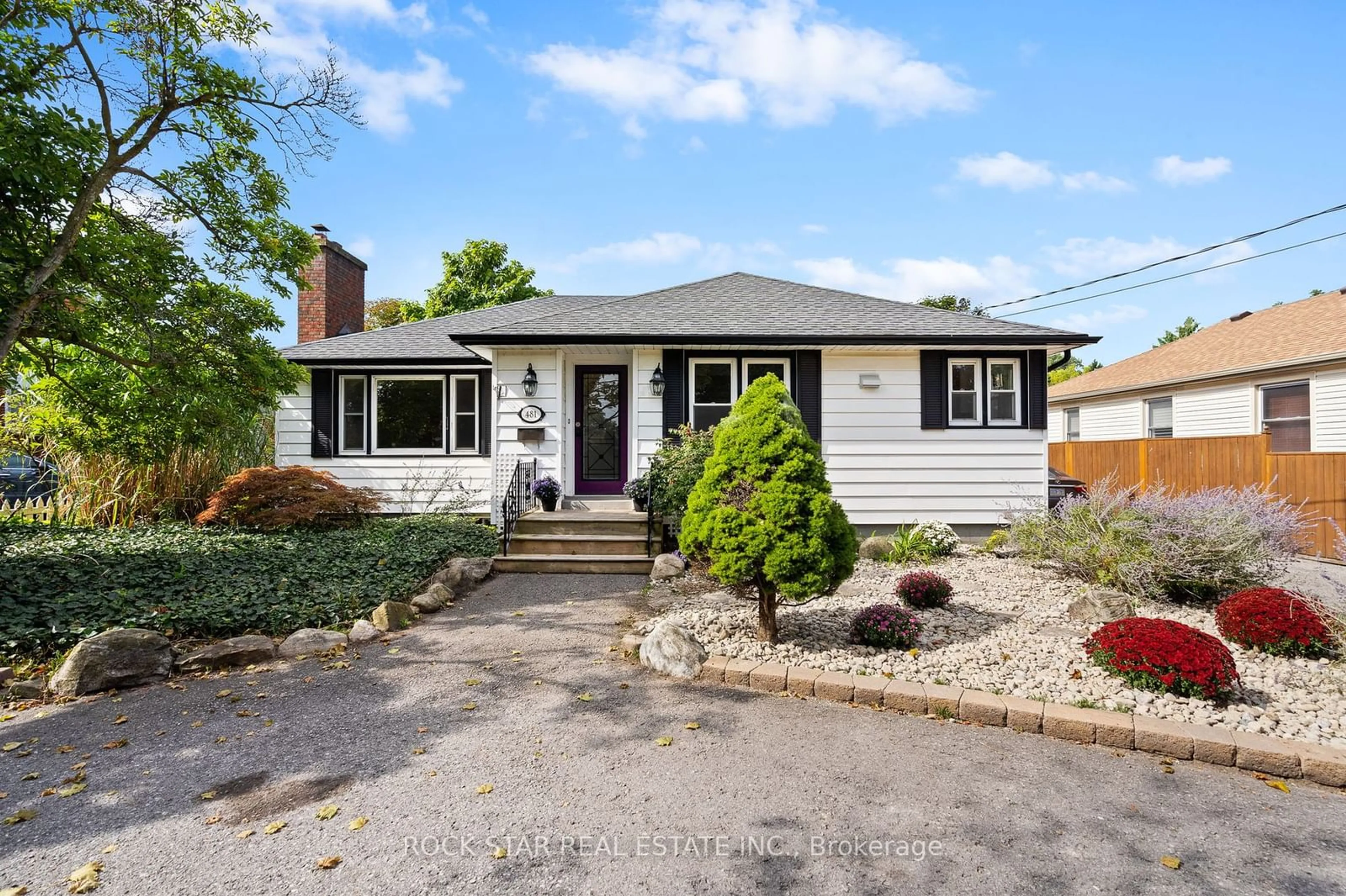 Frontside or backside of a home, cottage for 481 VINE St, St. Catharines Ontario L2M 3T2