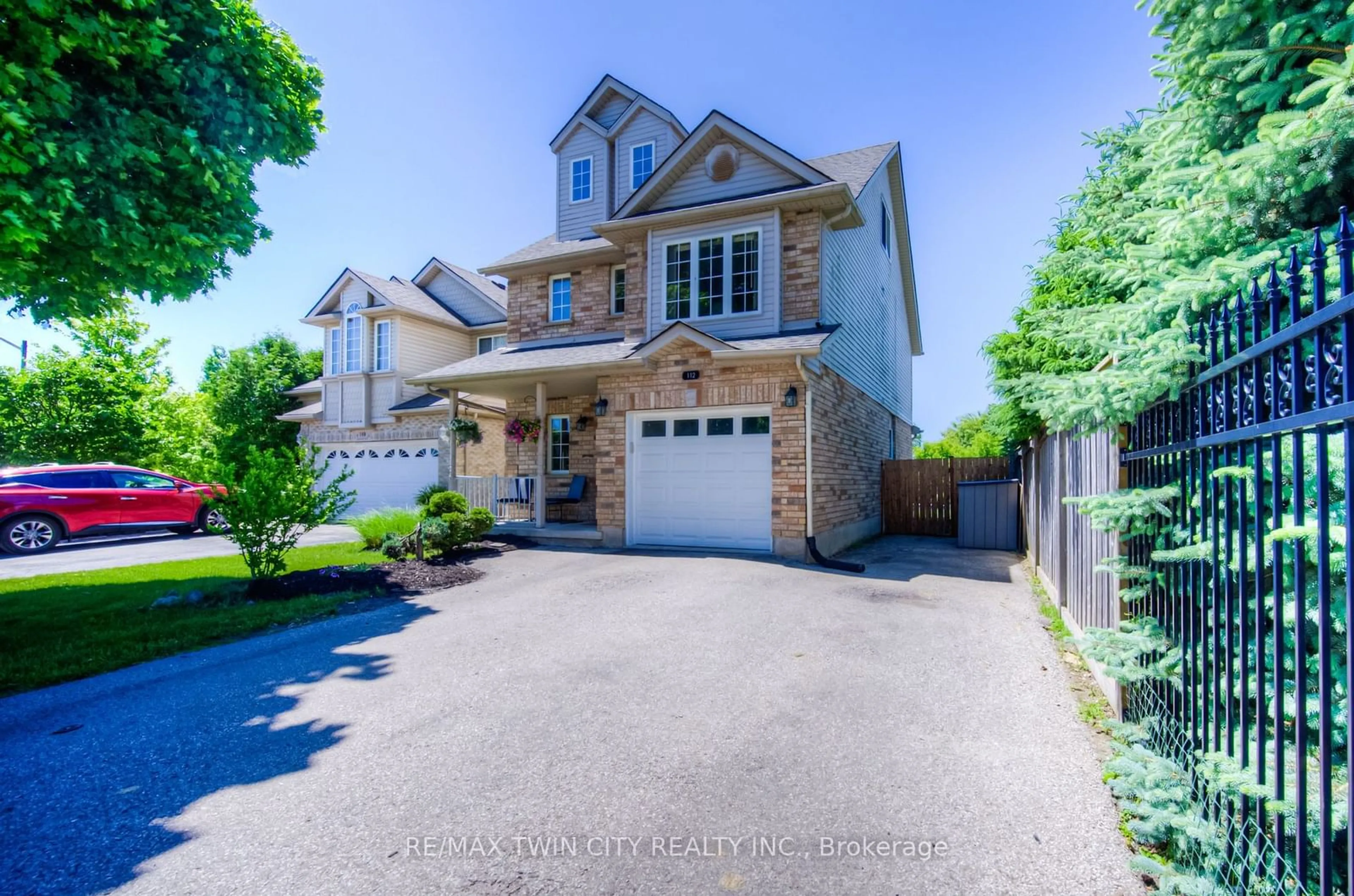 A pic from exterior of the house or condo, the street view for 112 Kent St, Cambridge Ontario N1S 4H2