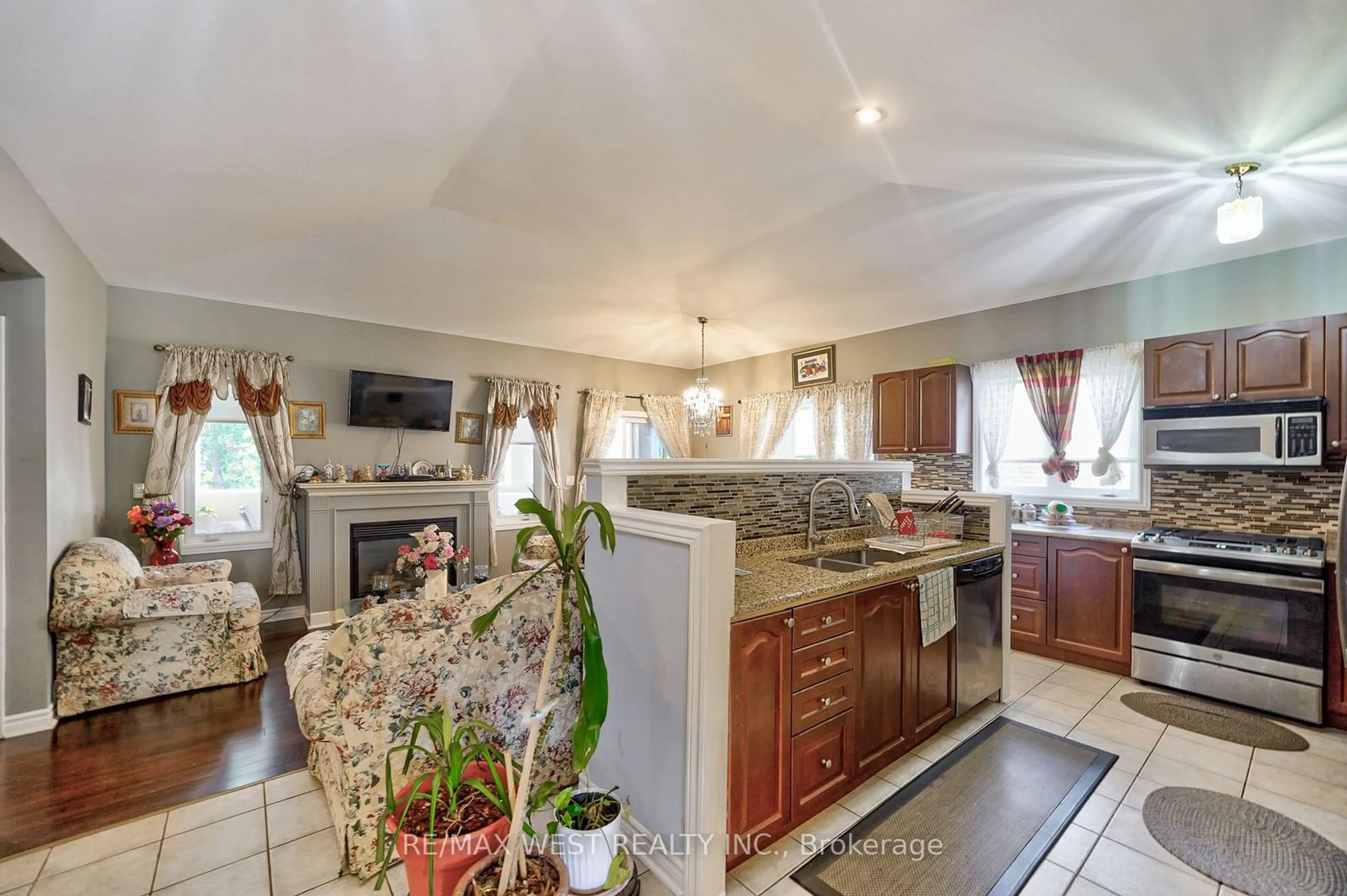 Kitchen for 599 Fox Hollow Crt, Woodstock Ontario N4T 1W3