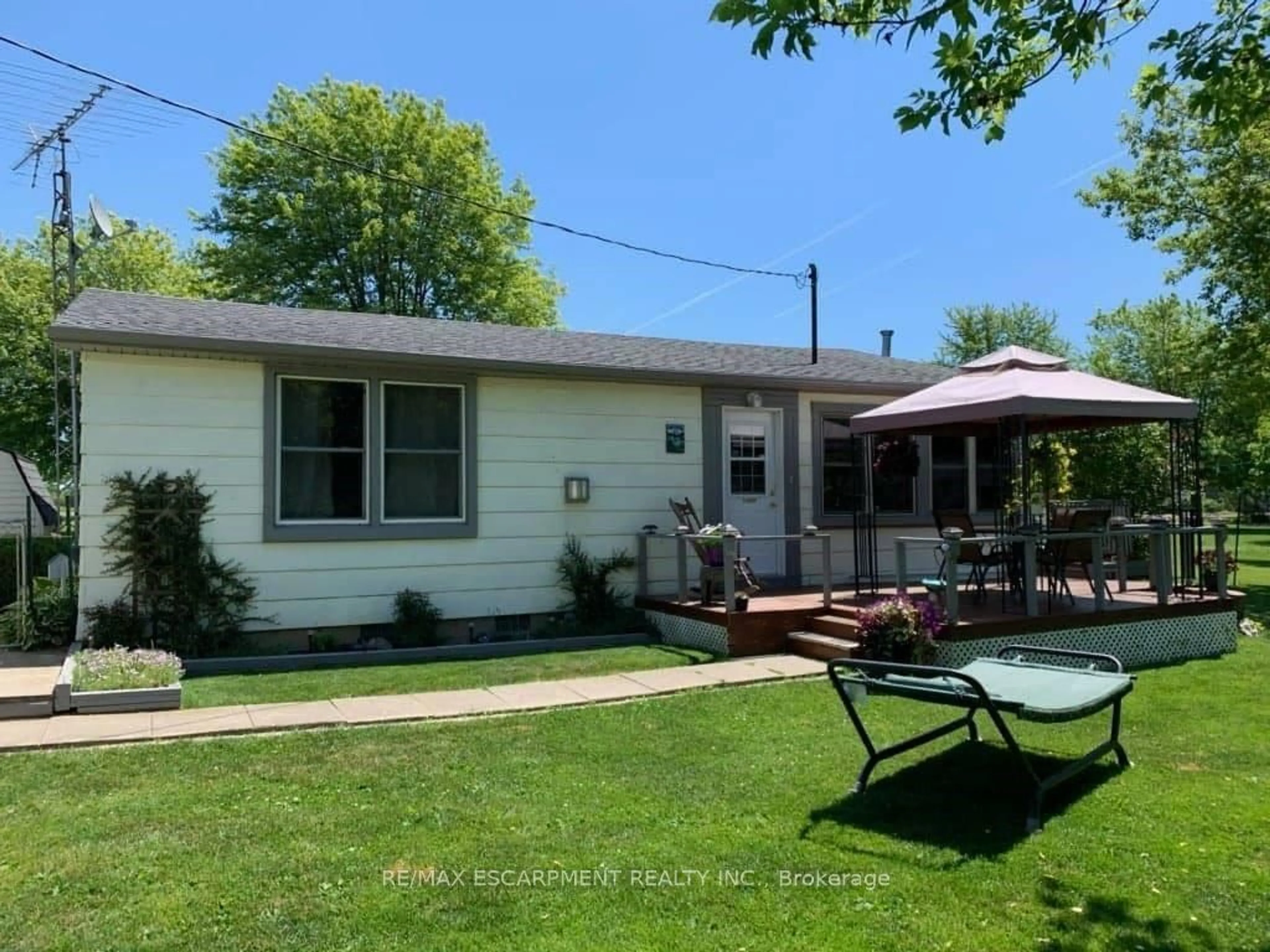 Frontside or backside of a home, cottage for 576 LAKESHORE Rd, Haldimand Ontario N0A 1P0