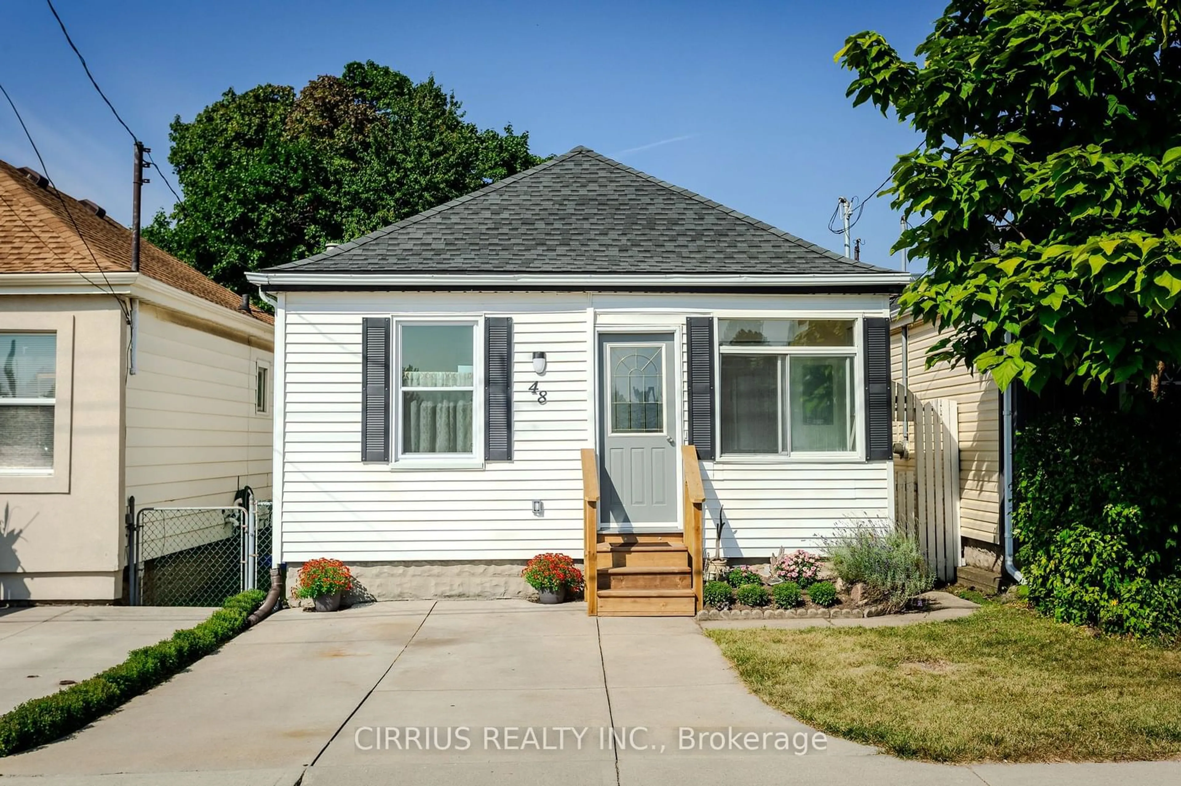 Frontside or backside of a home, cottage for 48 East 18th St, Hamilton Ontario L9A 4N7