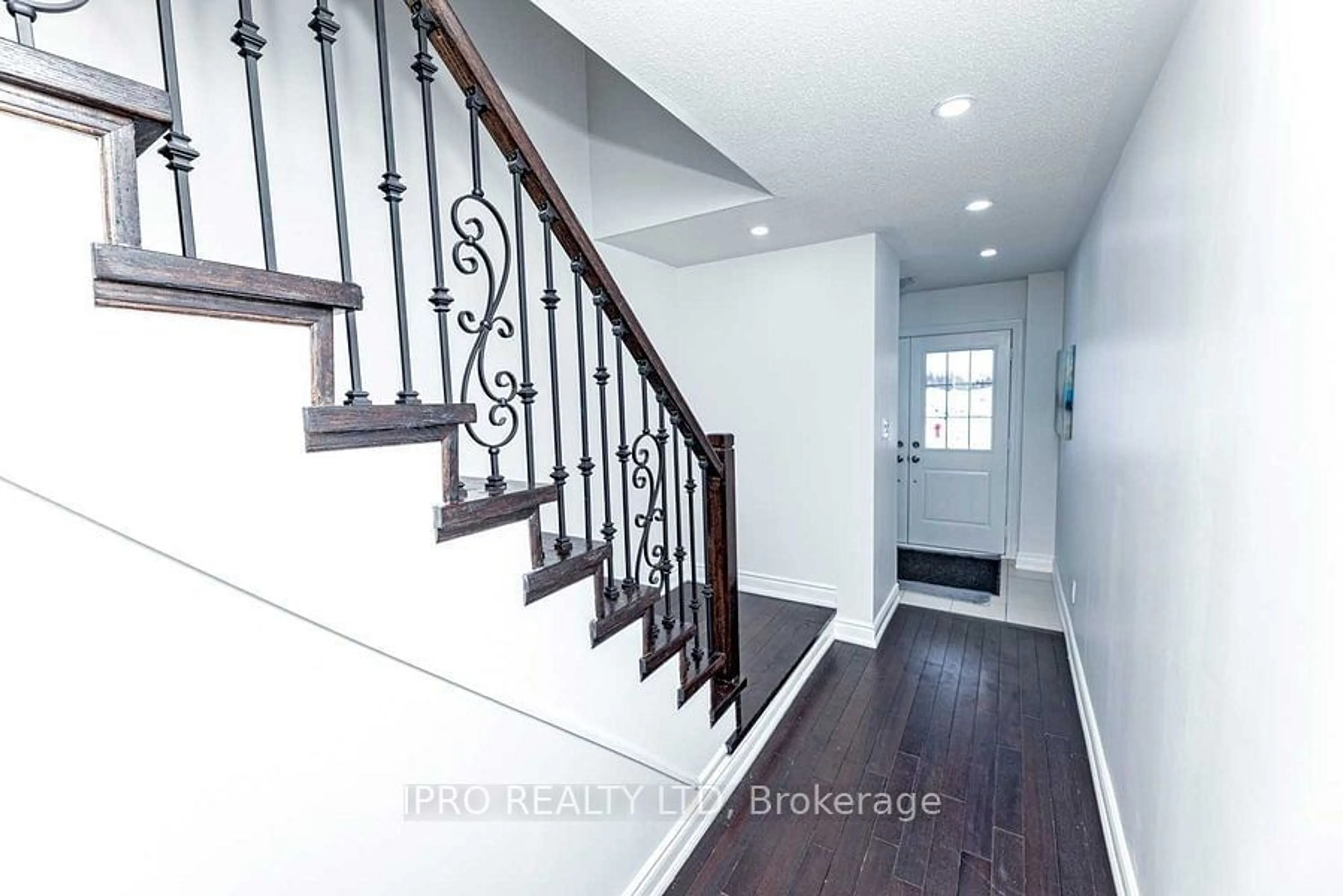 Indoor entryway, wood floors for 338 Van Dusen Ave, Southgate Ontario N0C 1B0