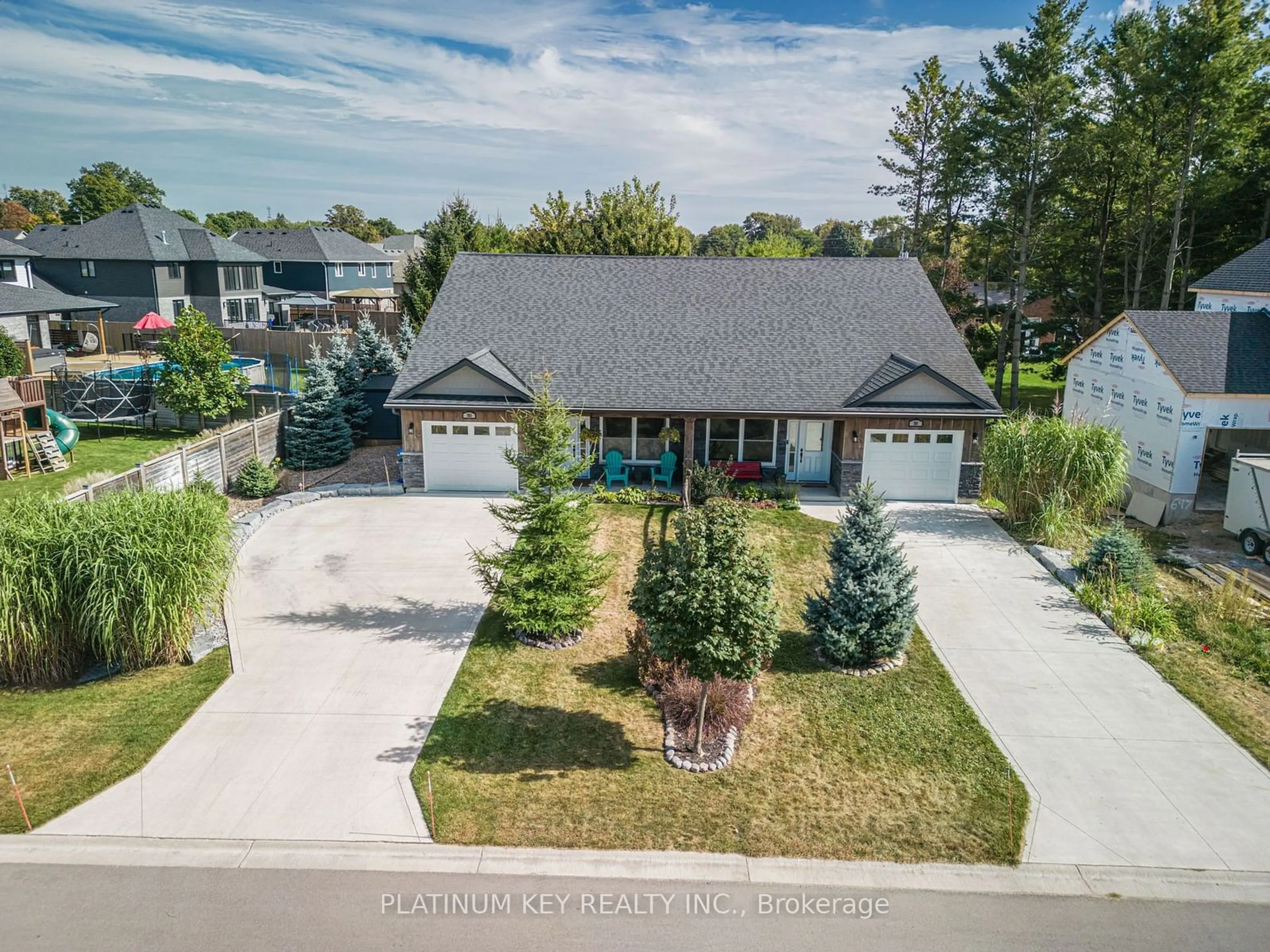 Frontside or backside of a home, the street view for 701 Regent St, Strathroy-Caradoc Ontario N0L 1W0