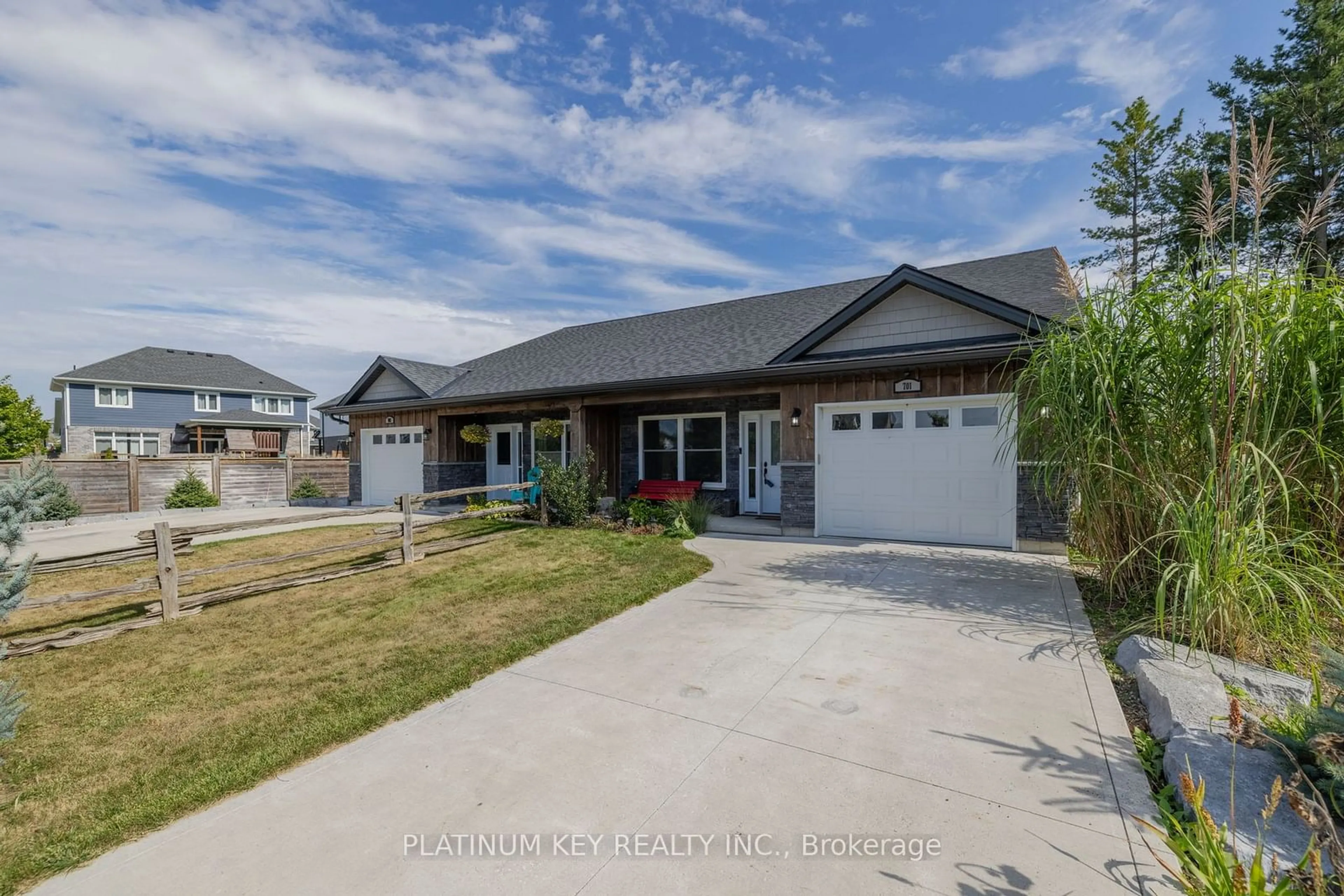 Frontside or backside of a home, the street view for 701 Regent St, Strathroy-Caradoc Ontario N0L 1W0