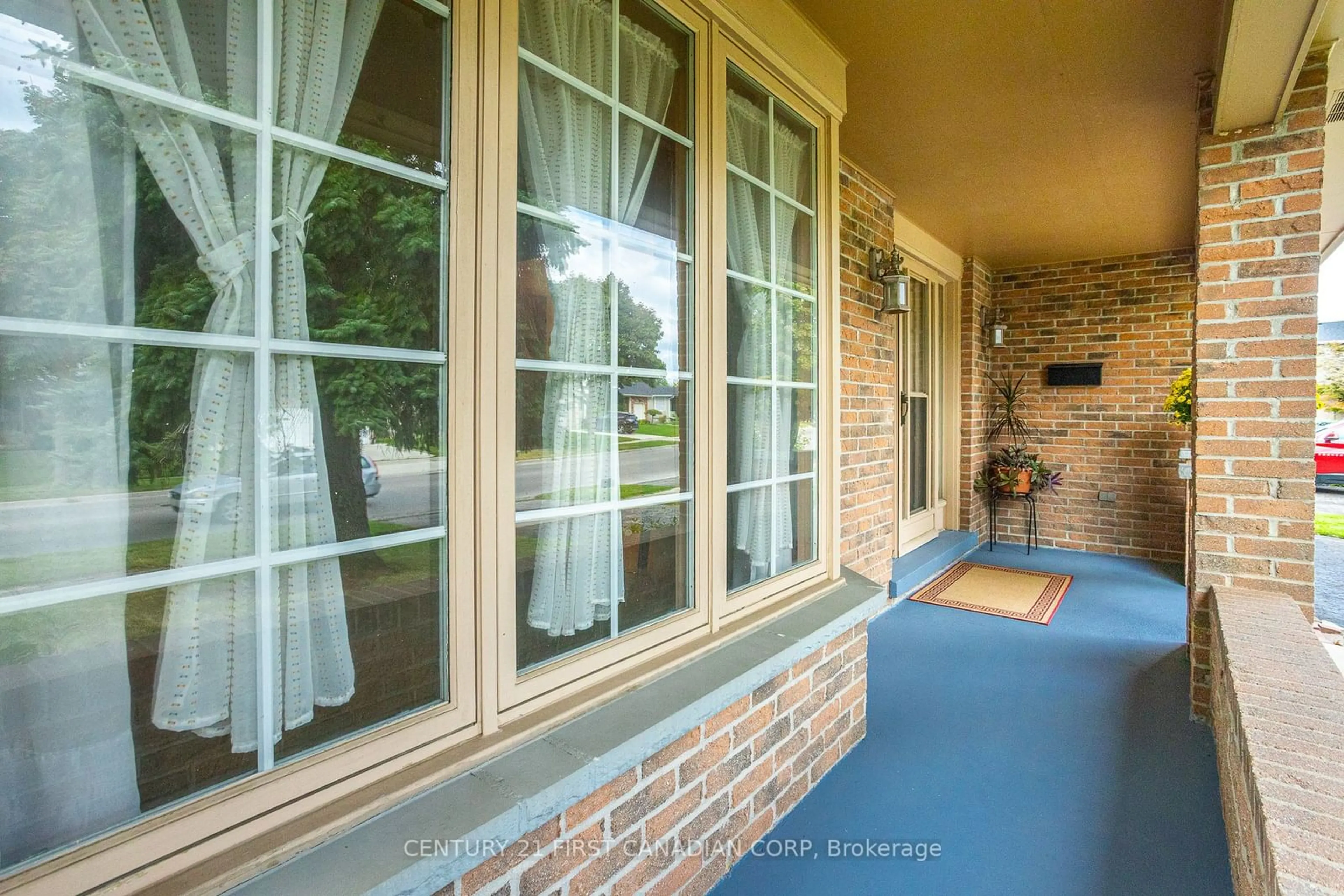 Patio, the street view for 62 Andover Dr, London Ontario N6J 3X1