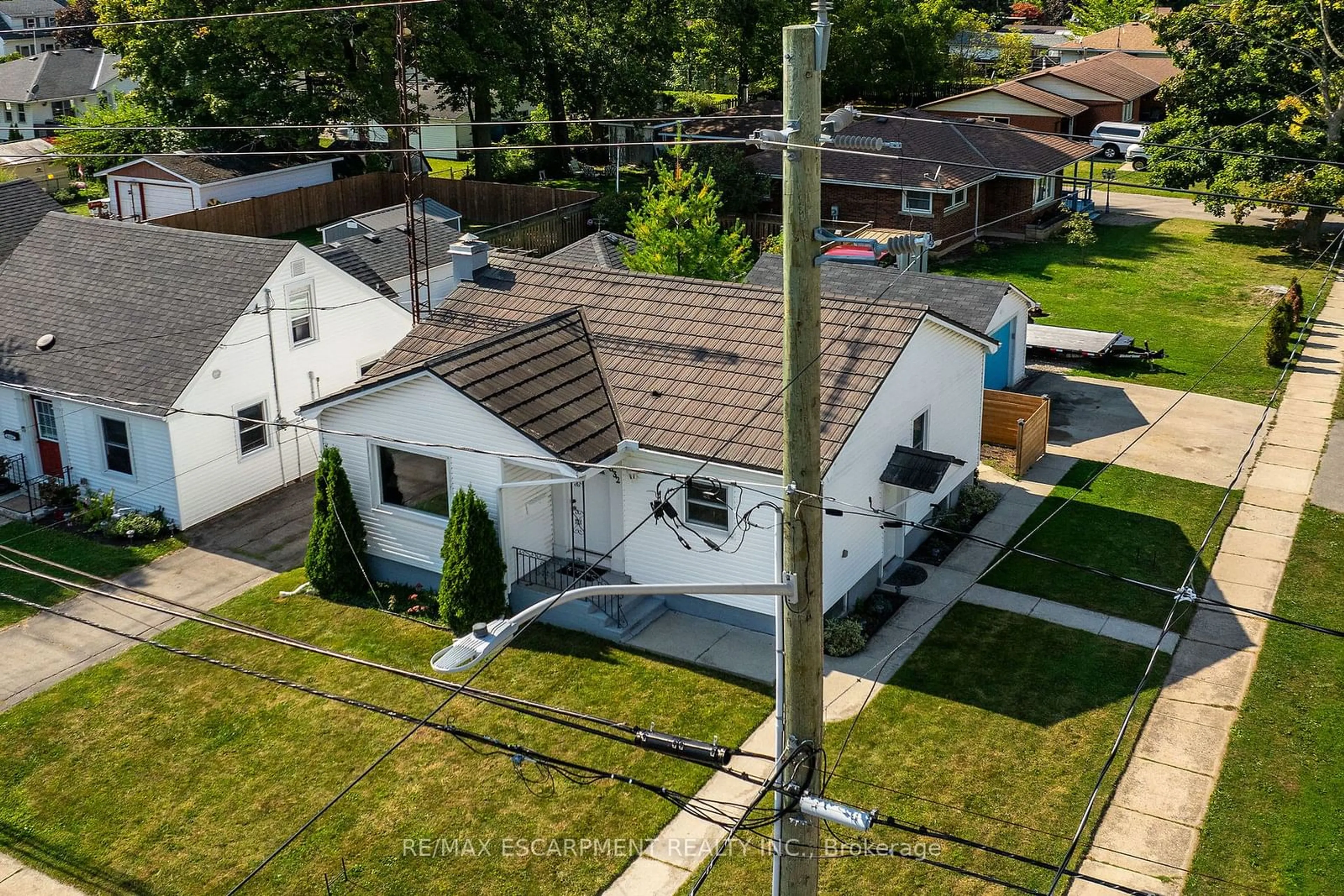 Frontside or backside of a home, the street view for 832 Pine St, Haldimand Ontario N1A 2M5