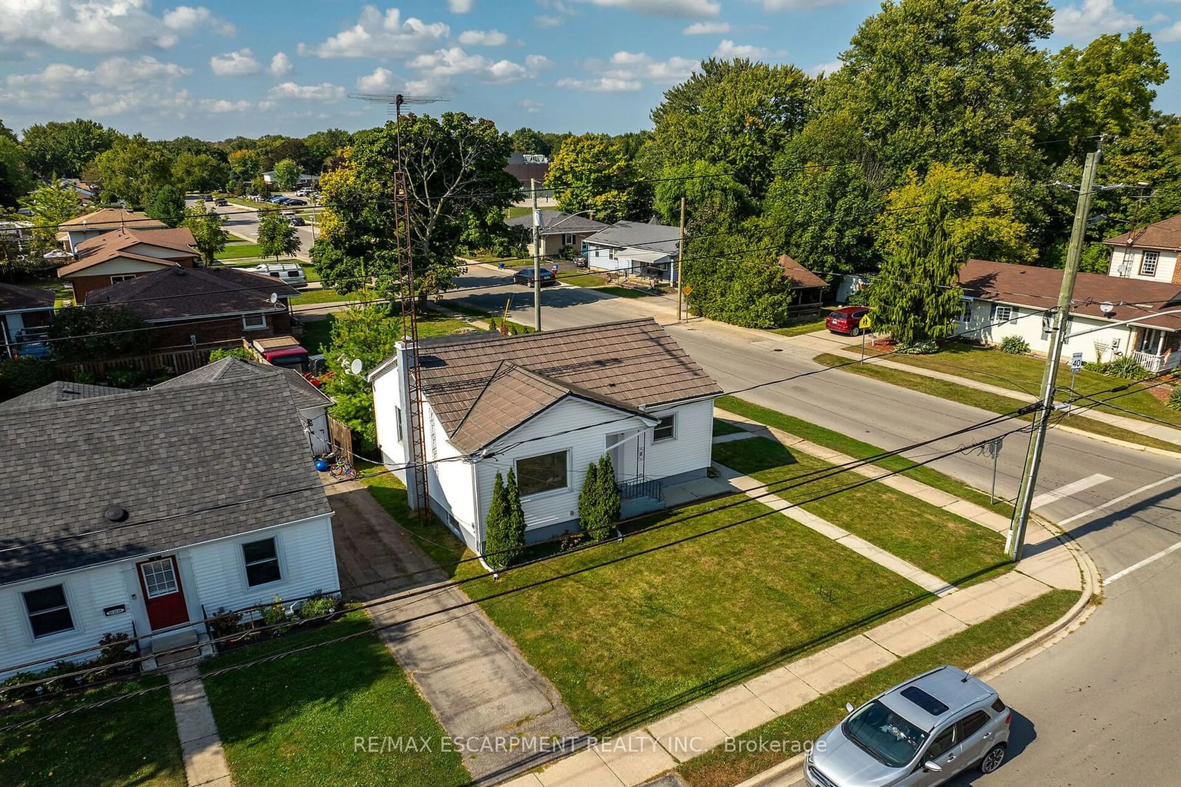 Frontside or backside of a home, the street view for 832 Pine St, Haldimand Ontario N1A 2M5