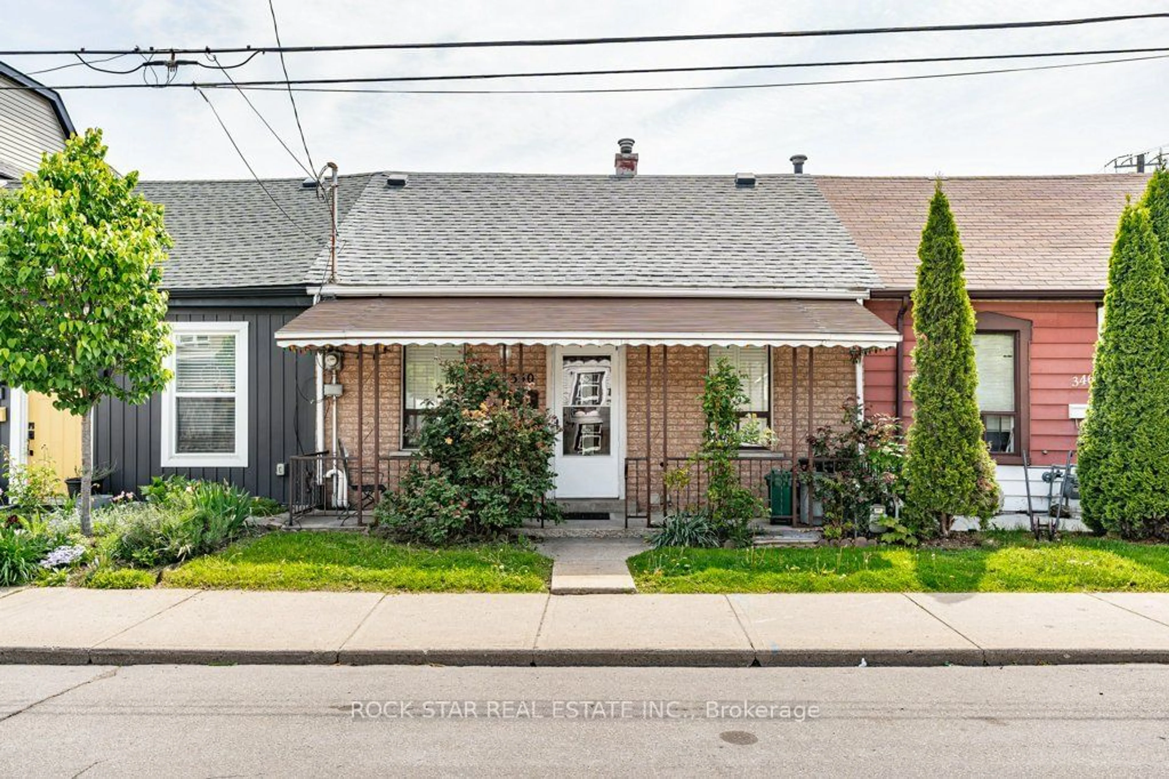 A pic from exterior of the house or condo, cottage for 350 John St, Hamilton Ontario L8L 4R1