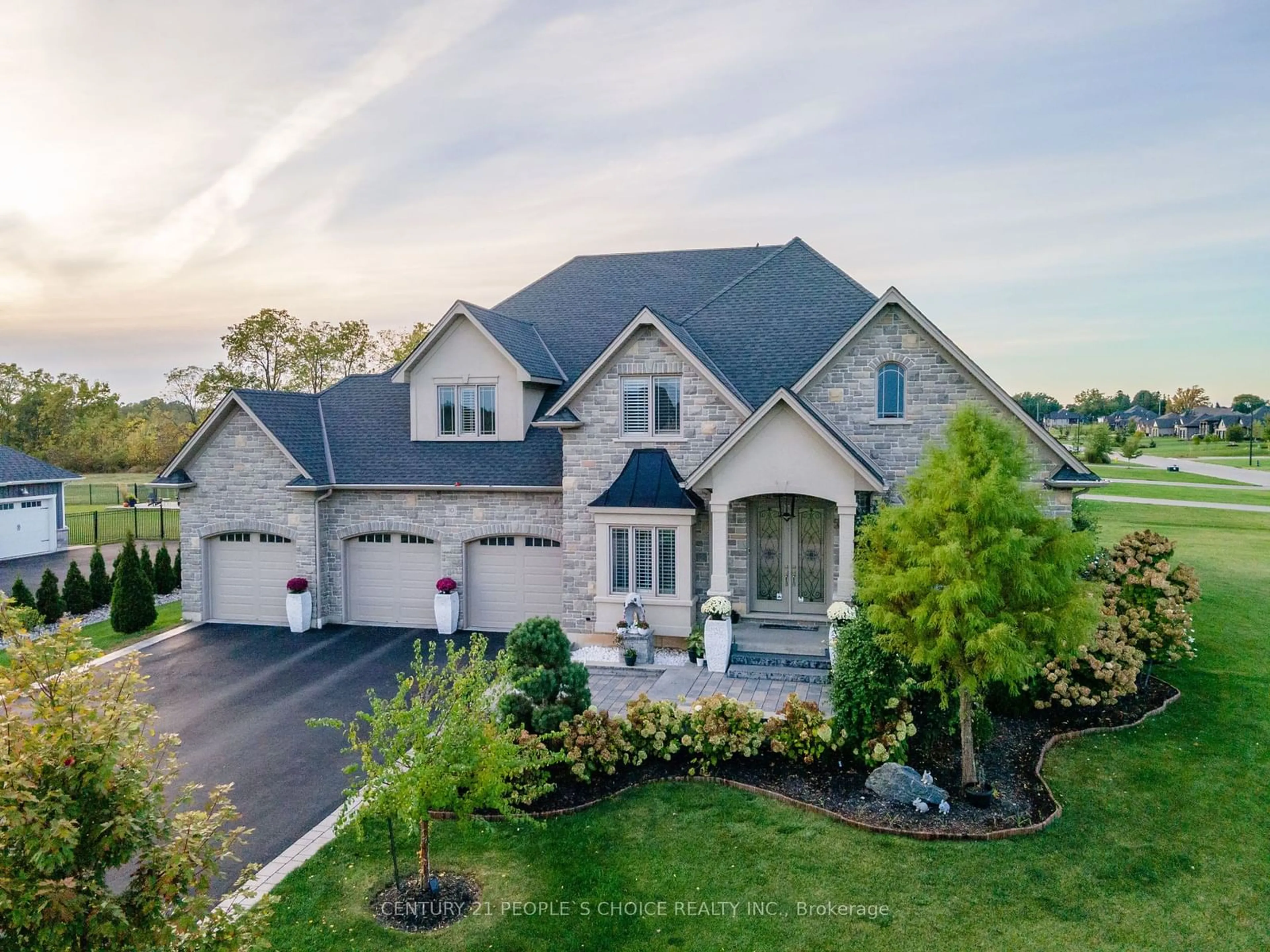 A pic from outside/outdoor area/front of a property/back of a property/a pic from drone, street for 10 Harper Blvd, Brantford Ontario N3T 0E1