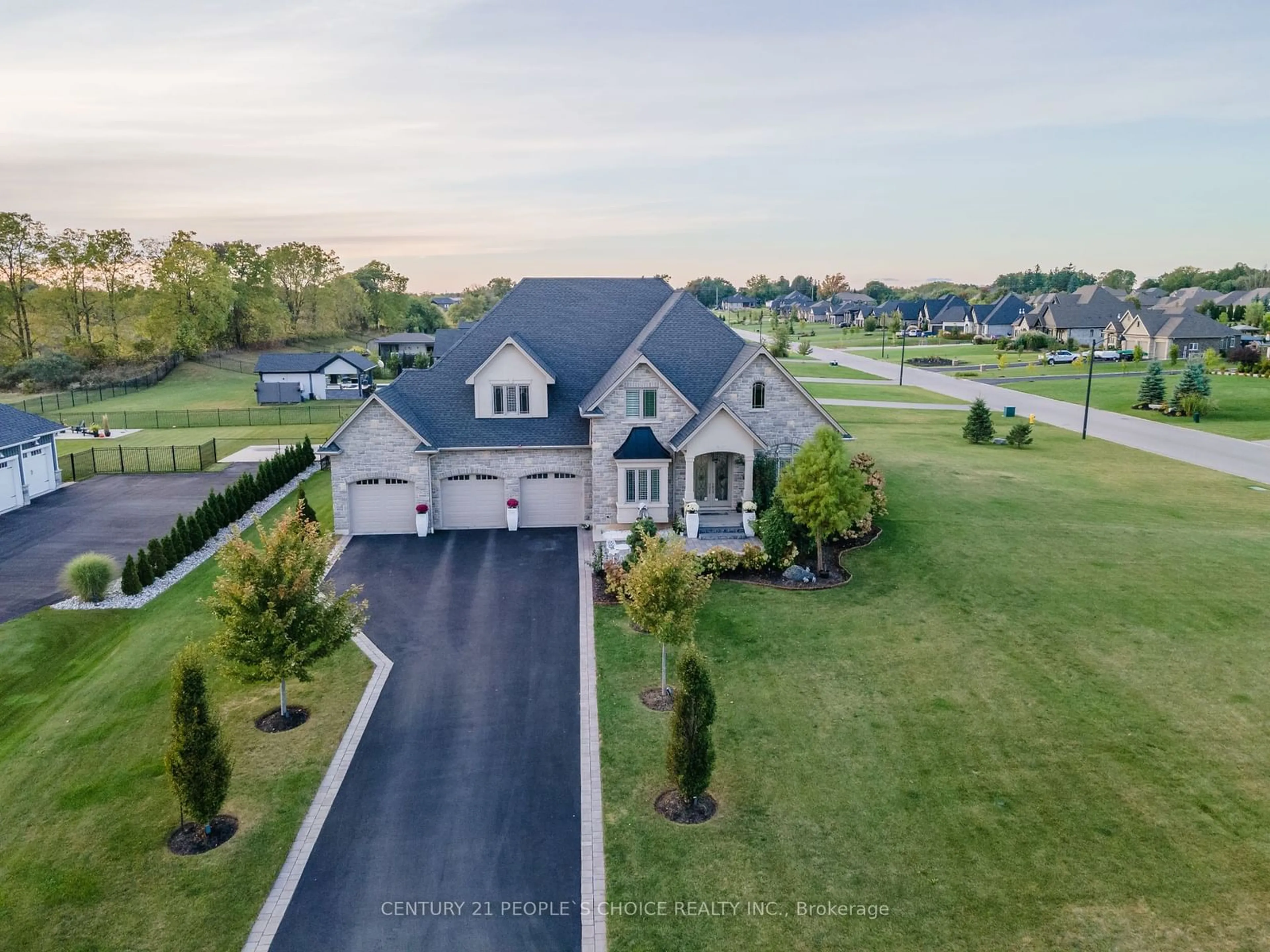 A pic from outside/outdoor area/front of a property/back of a property/a pic from drone, street for 10 Harper Blvd, Brantford Ontario N3T 0E1