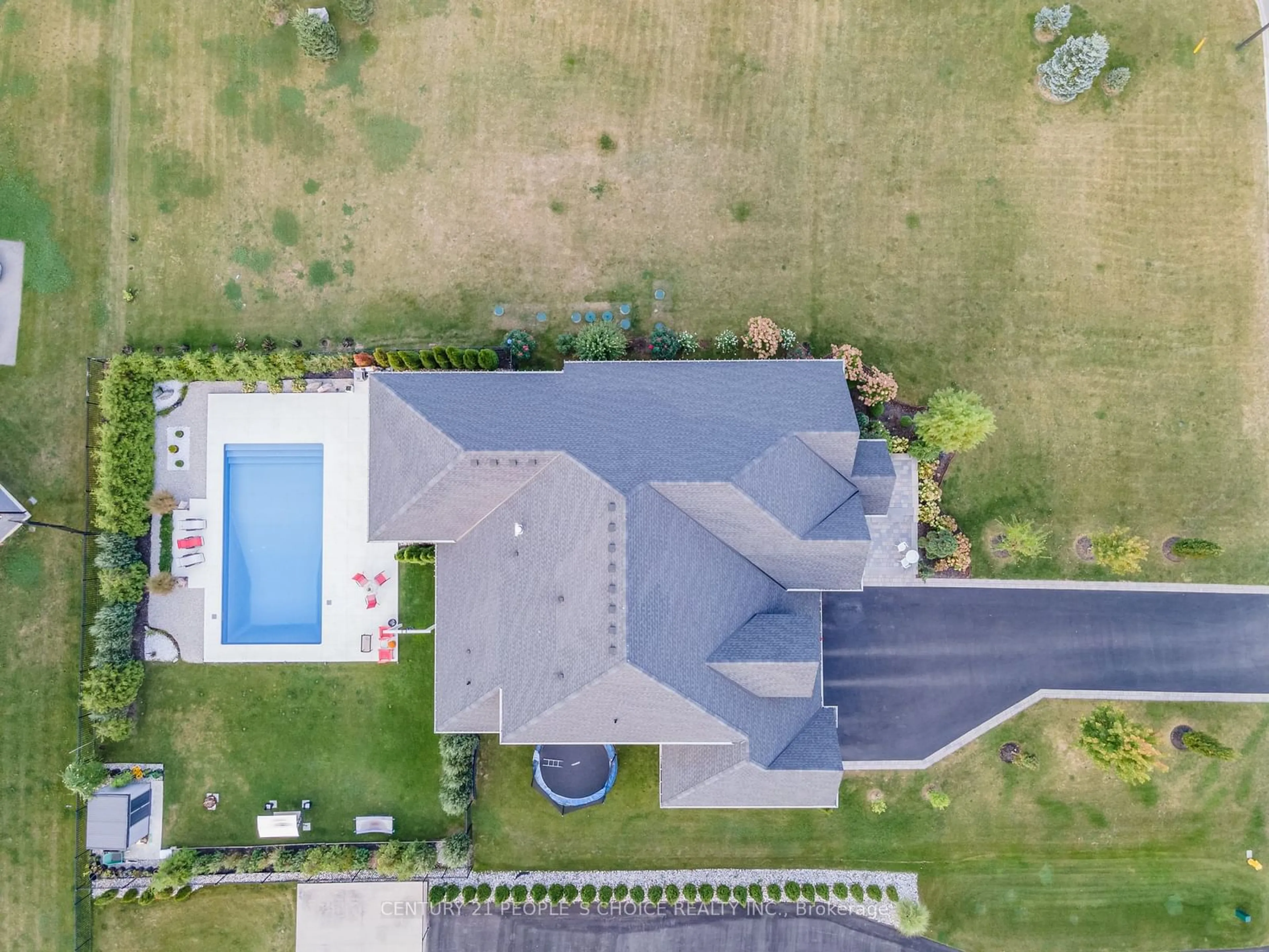 A pic from outside/outdoor area/front of a property/back of a property/a pic from drone, street for 10 Harper Blvd, Brantford Ontario N3T 0E1