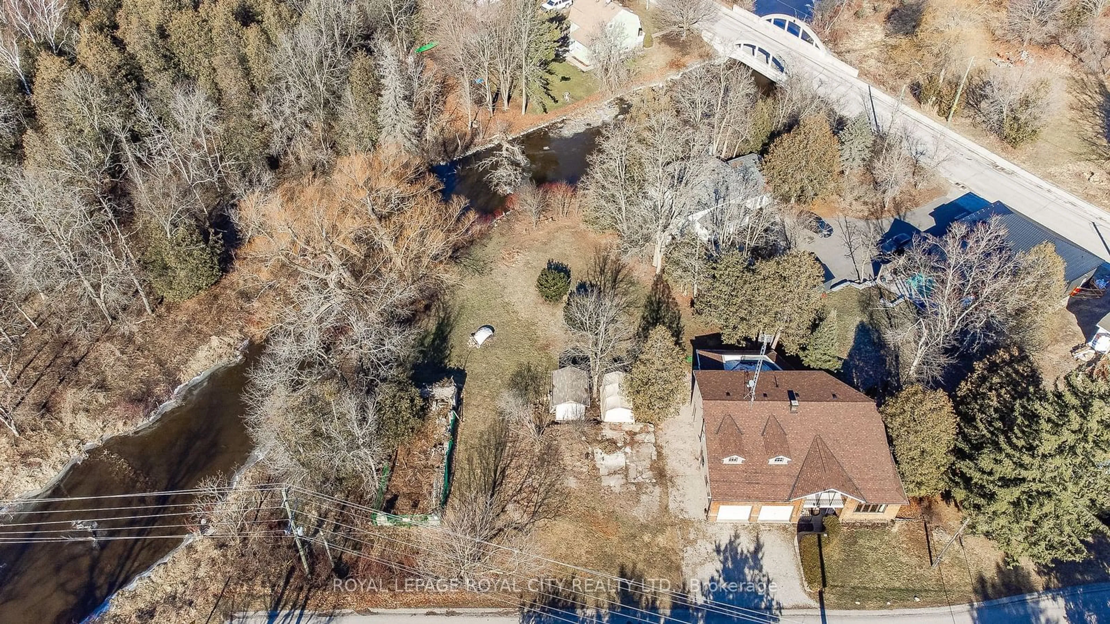 A pic from outside/outdoor area/front of a property/back of a property/a pic from drone, street for 400 Wilson St, Guelph/Eramosa Ontario N0B 1P0