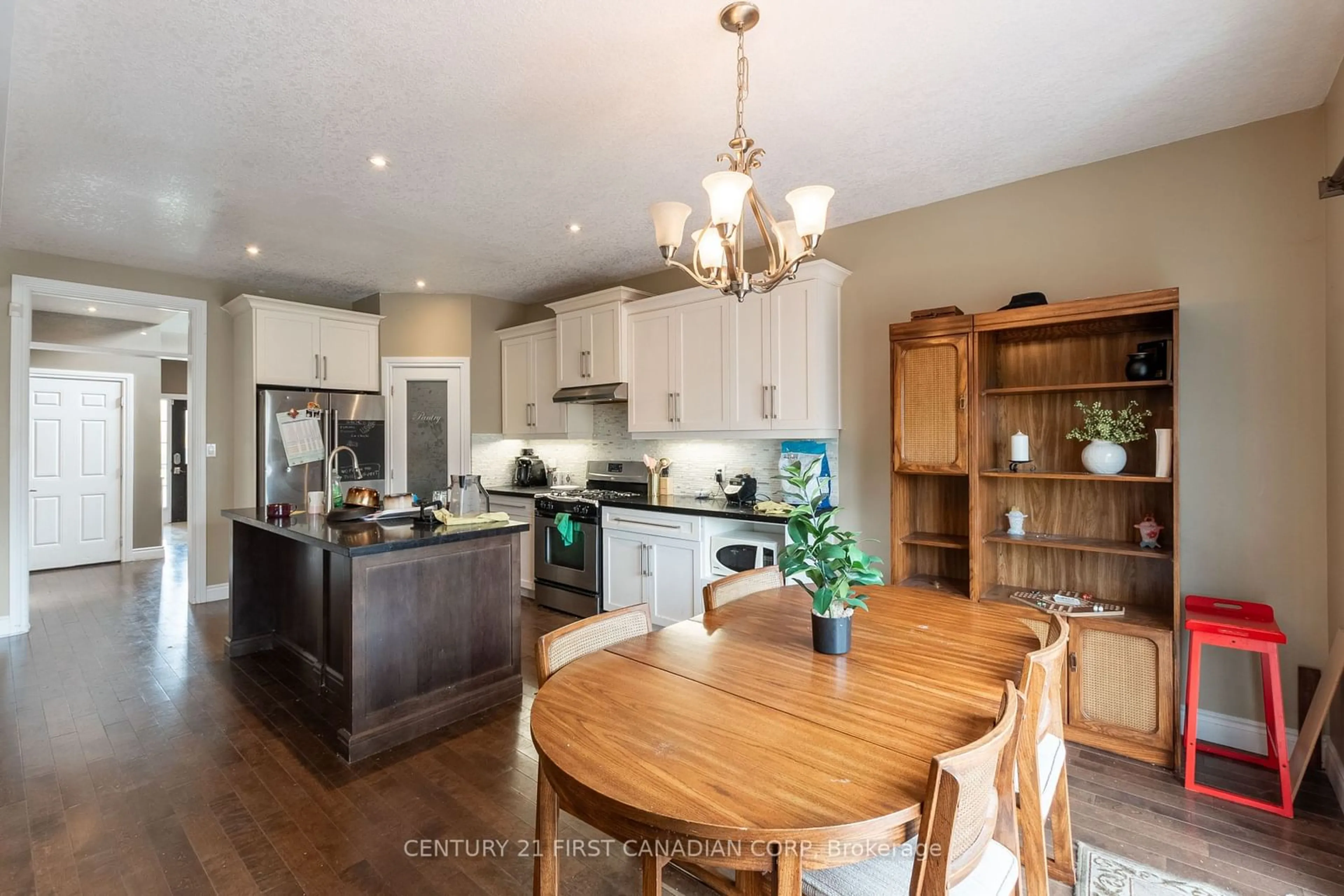 Contemporary kitchen for 2087 Cherrywood Tr, London Ontario N6H 0C8