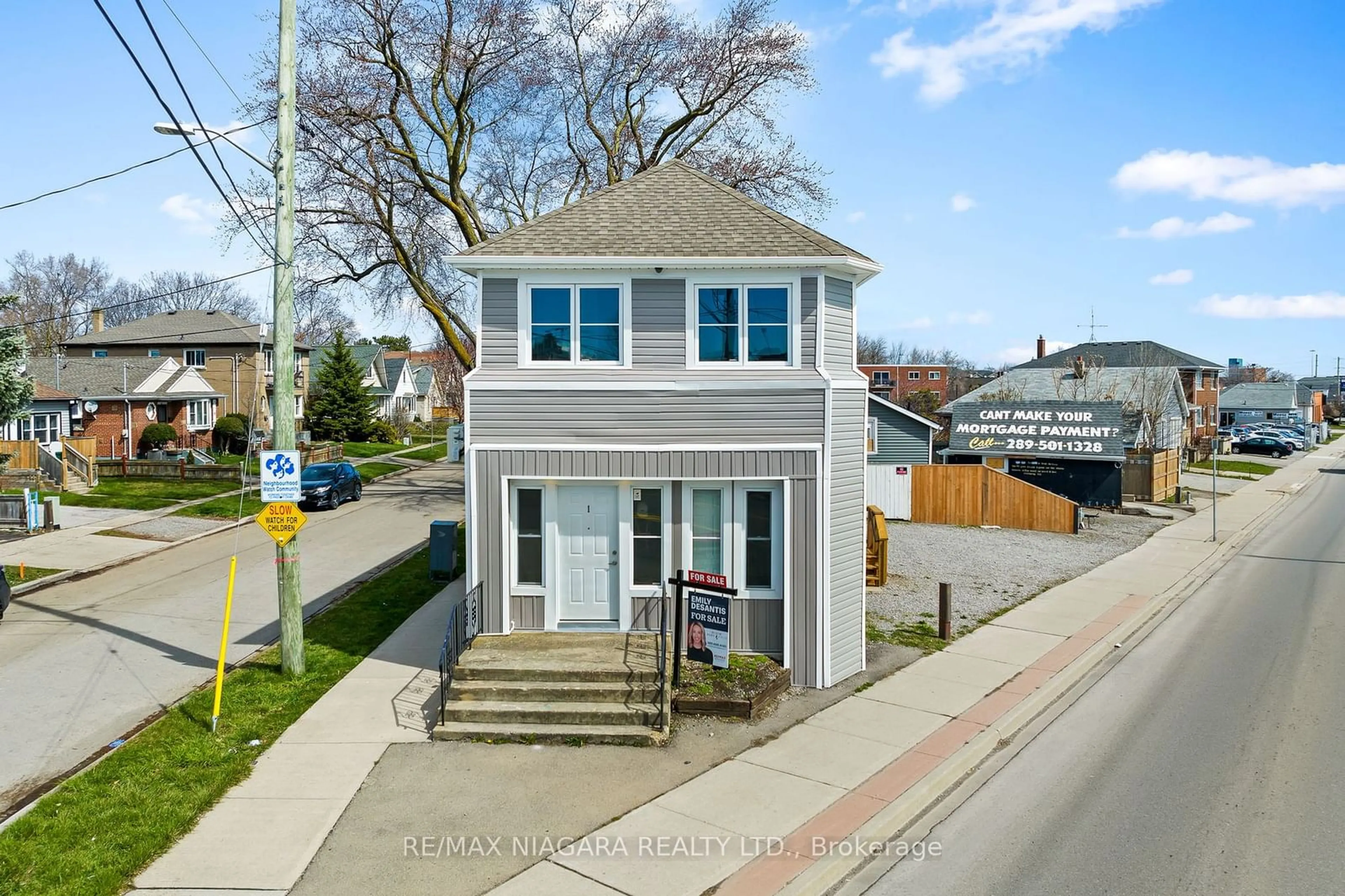 Frontside or backside of a home, cottage for 80 Page St, St. Catharines Ontario L2R 4A9