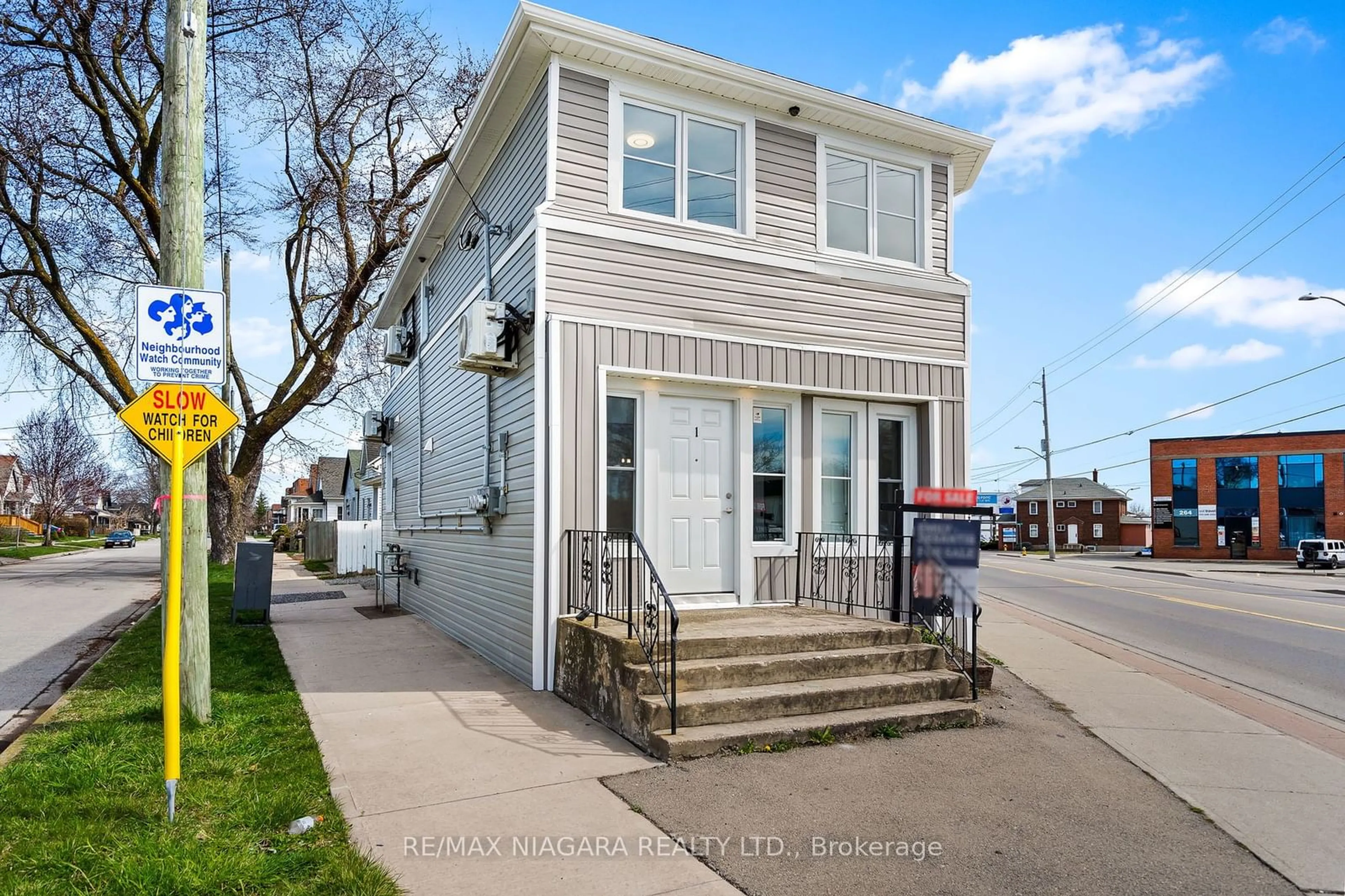 A pic from exterior of the house or condo, the front or back of building for 80 Page St, St. Catharines Ontario L2R 4A9