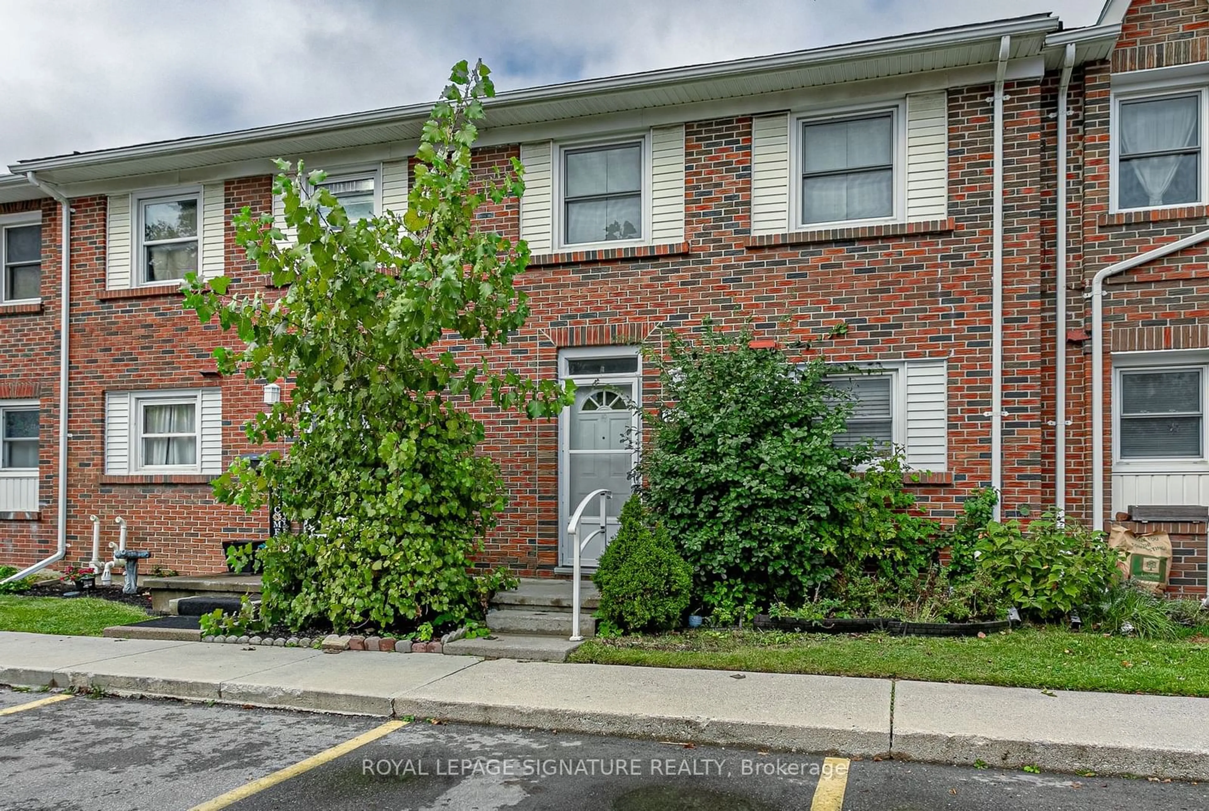 A pic from exterior of the house or condo for 1128 Southdale Rd, London Ontario N6E 1V7