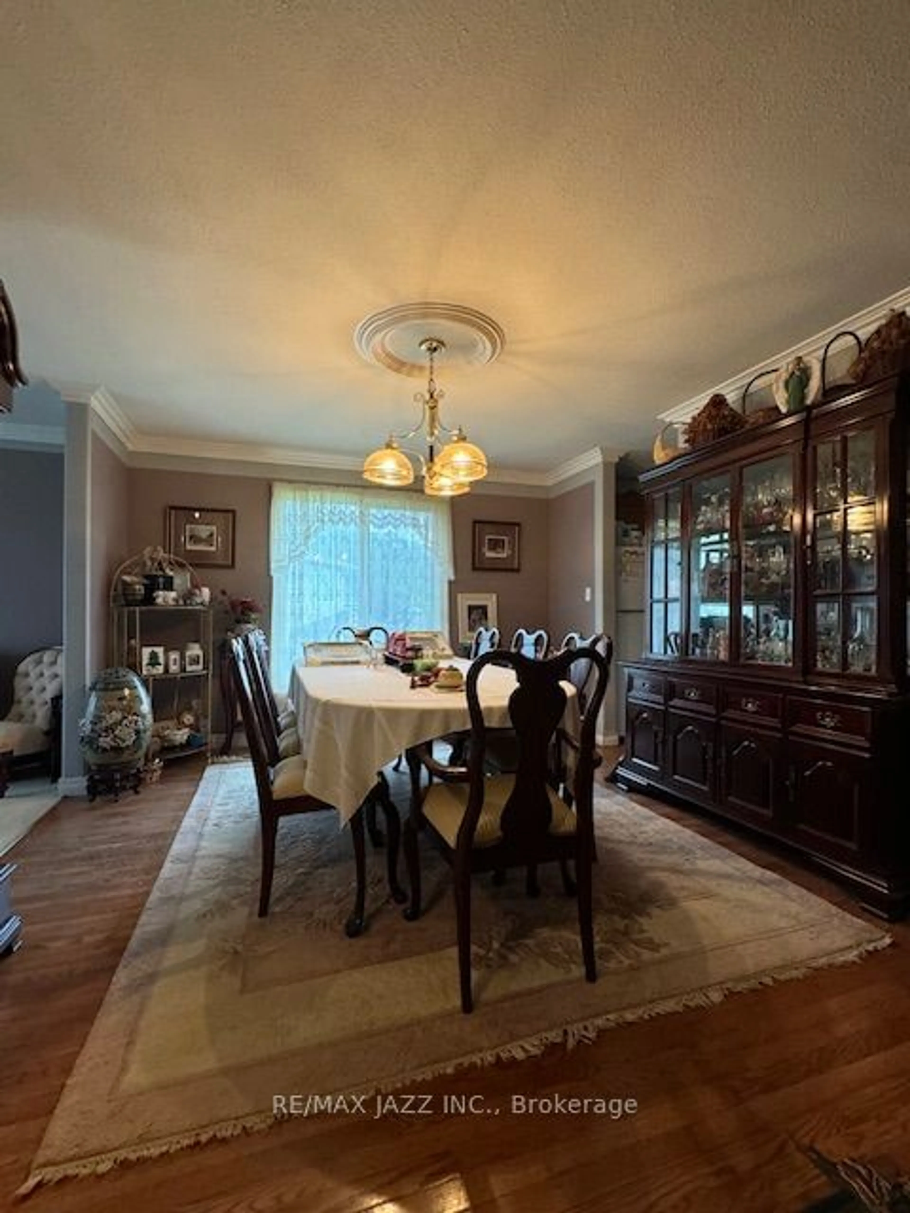 Dining room, wood floors for 680 Trailview Dr, Peterborough Ontario K9J 8P1