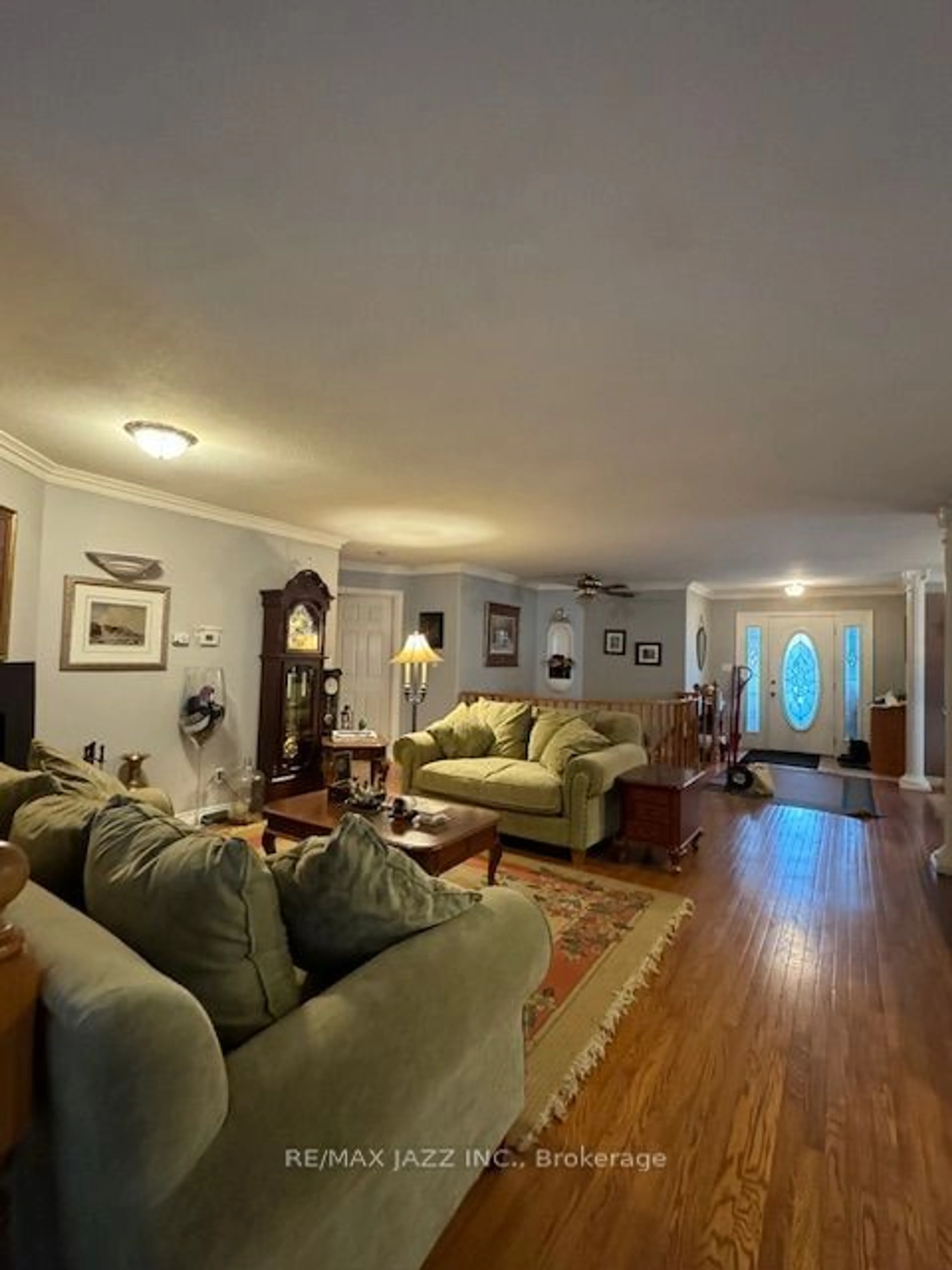 Living room, wood floors for 680 Trailview Dr, Peterborough Ontario K9J 8P1