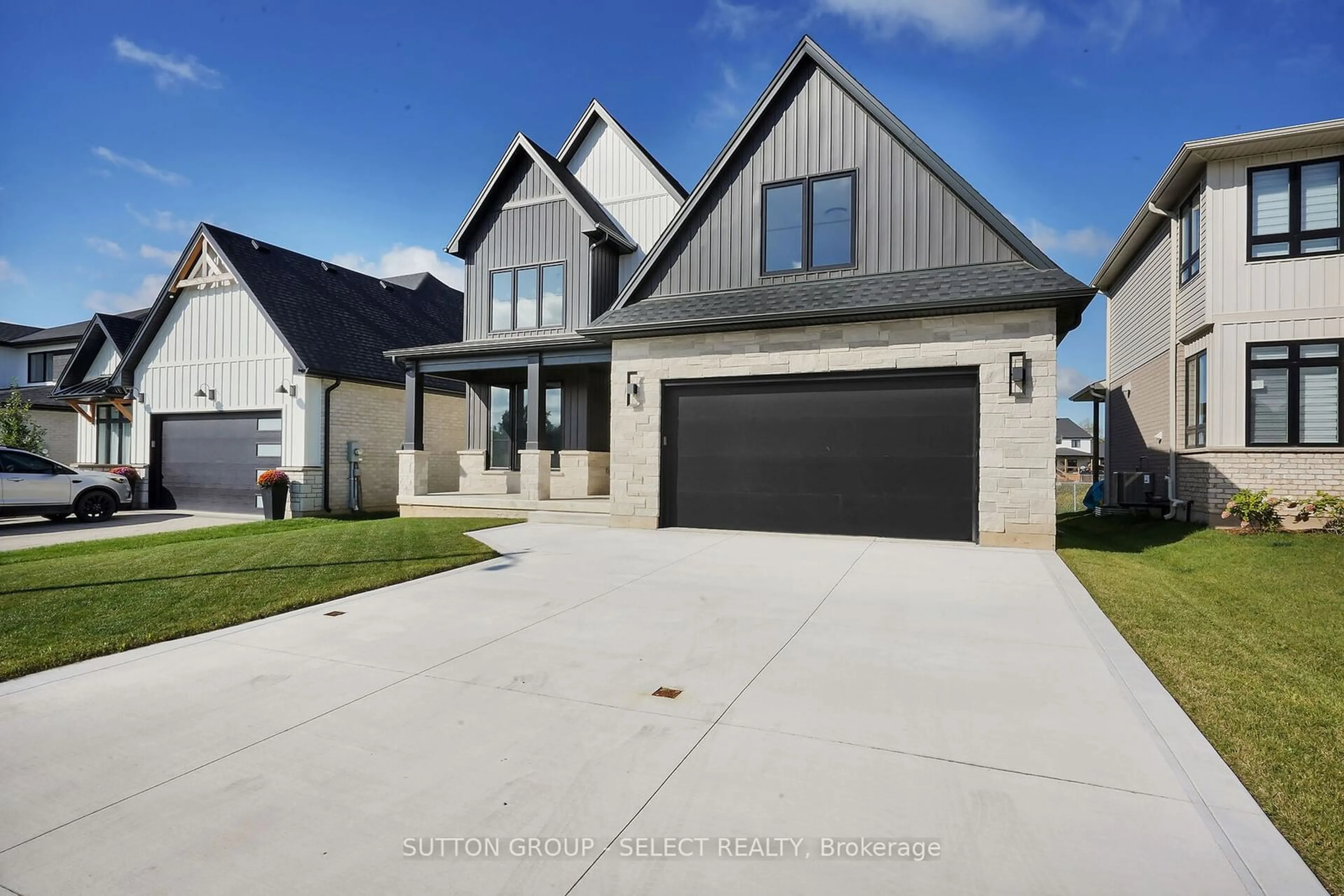 Frontside or backside of a home, the street view for 53 BRISCOE Cres, Strathroy-Caradoc Ontario N7G 0G3