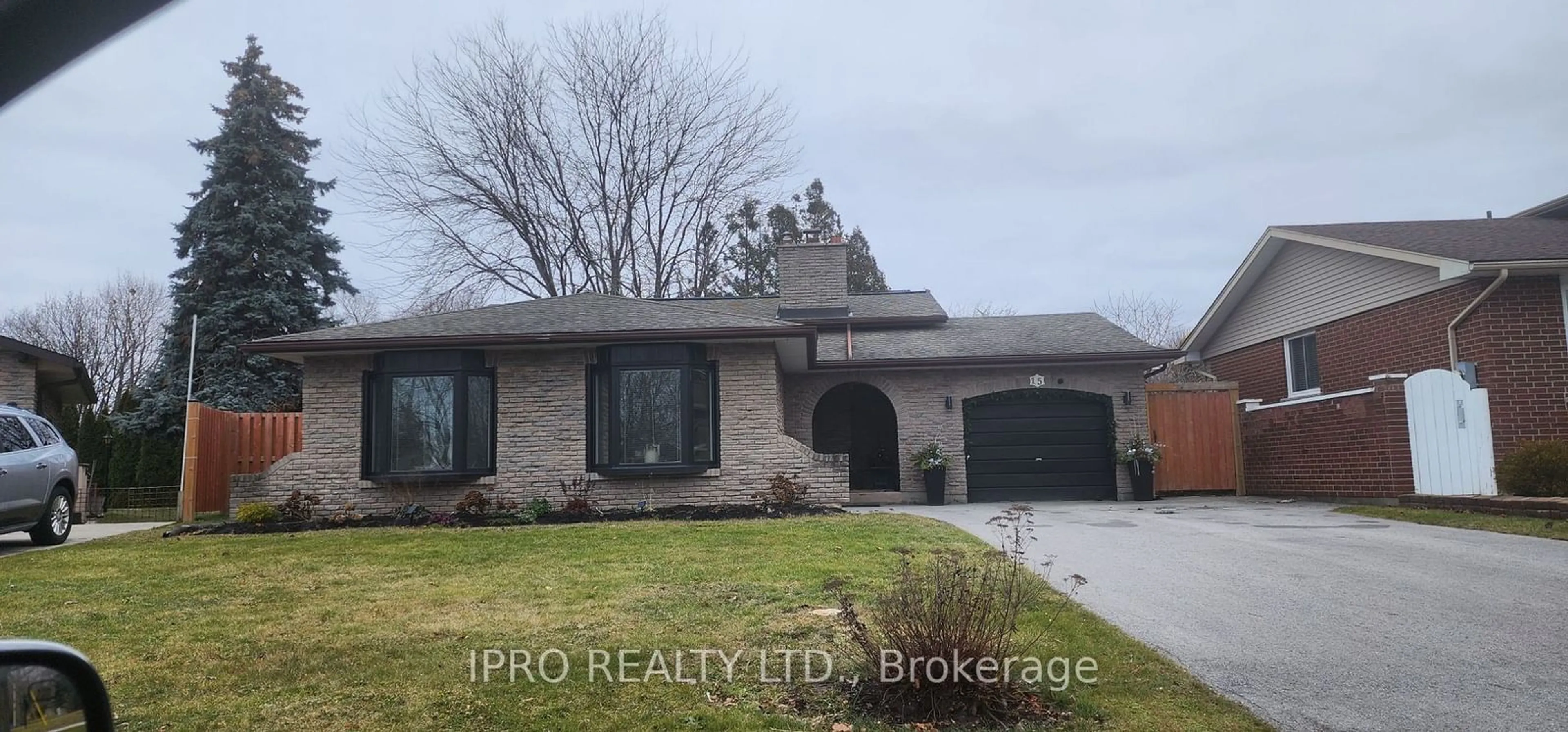 Frontside or backside of a home for 15 Bayshore Cres, St. Catharines Ontario L2N 5Y3