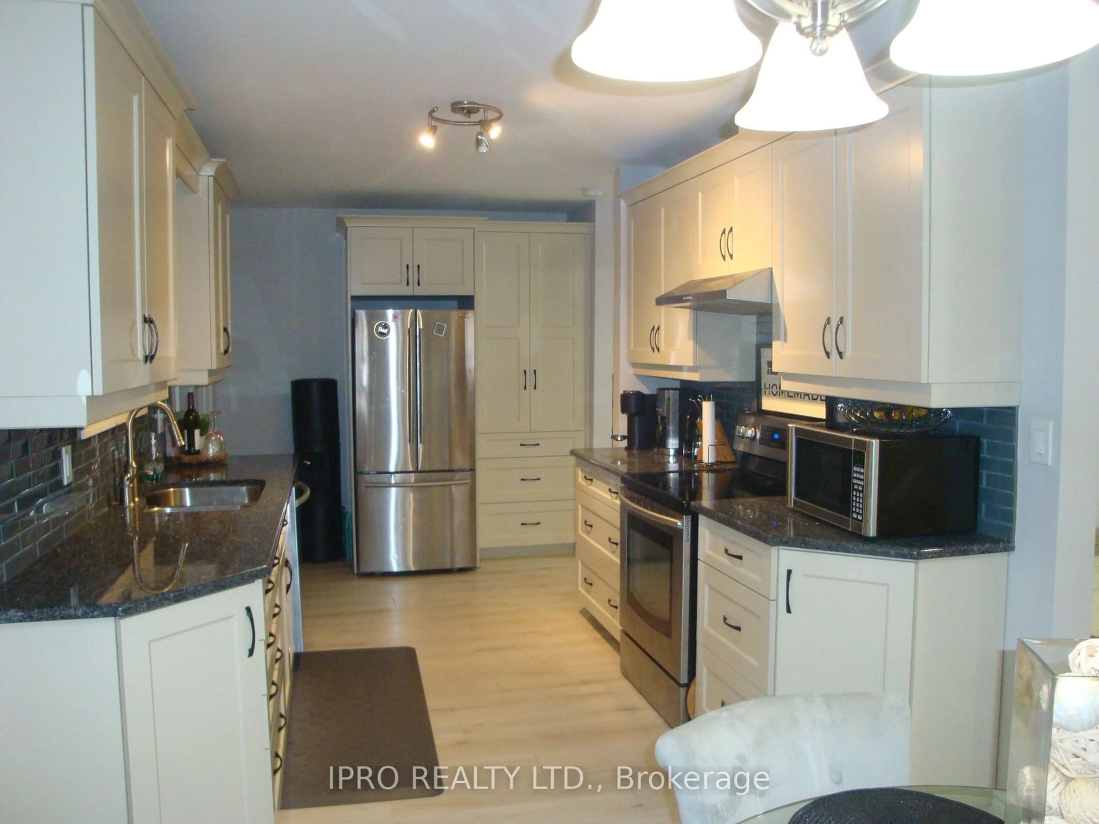 Kitchen, wood floors for 15 Bayshore Cres, St. Catharines Ontario L2N 5Y3