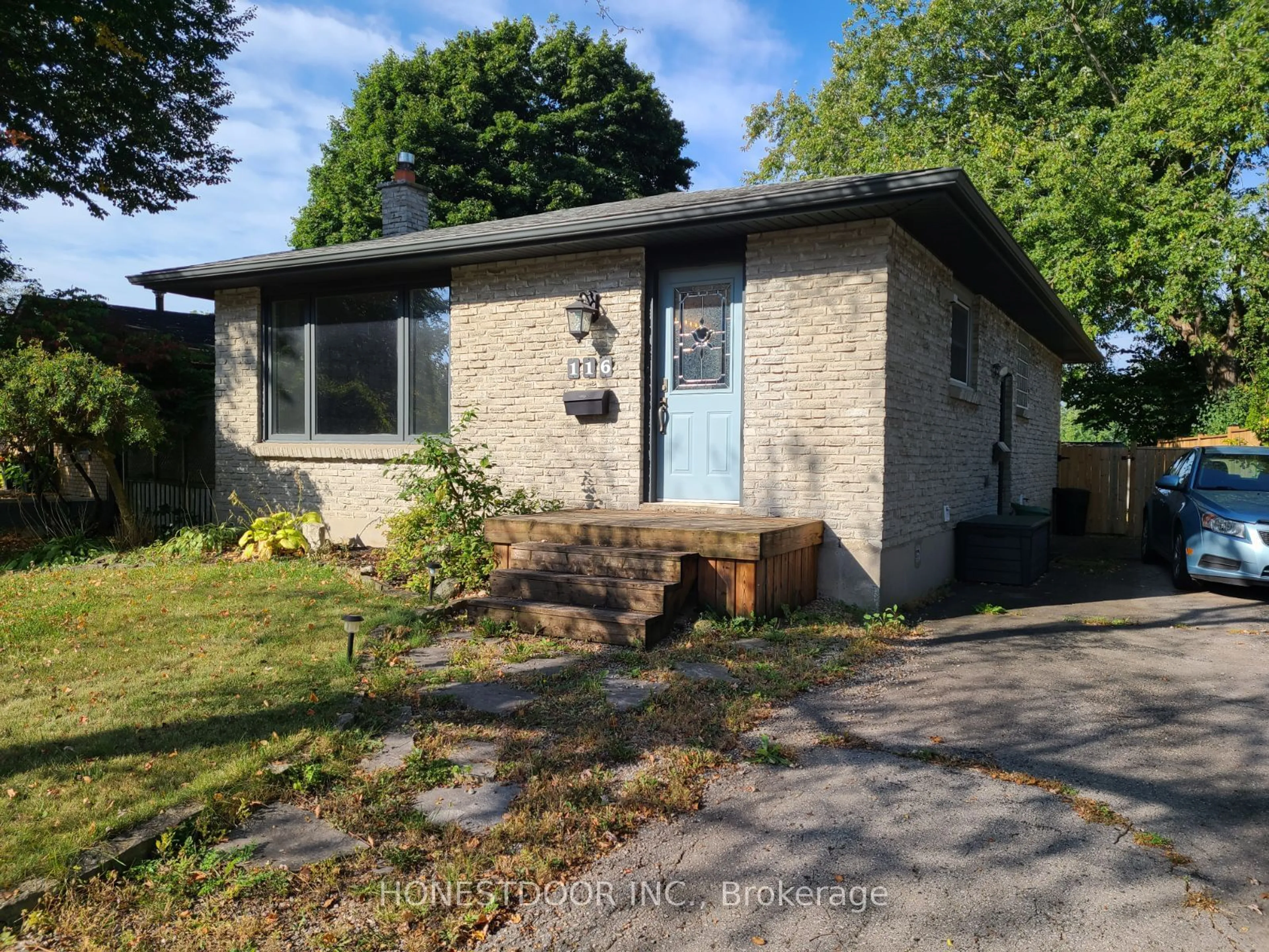 Frontside or backside of a home, cottage for 116 Kipling Ave, London Ontario N5V 1K2