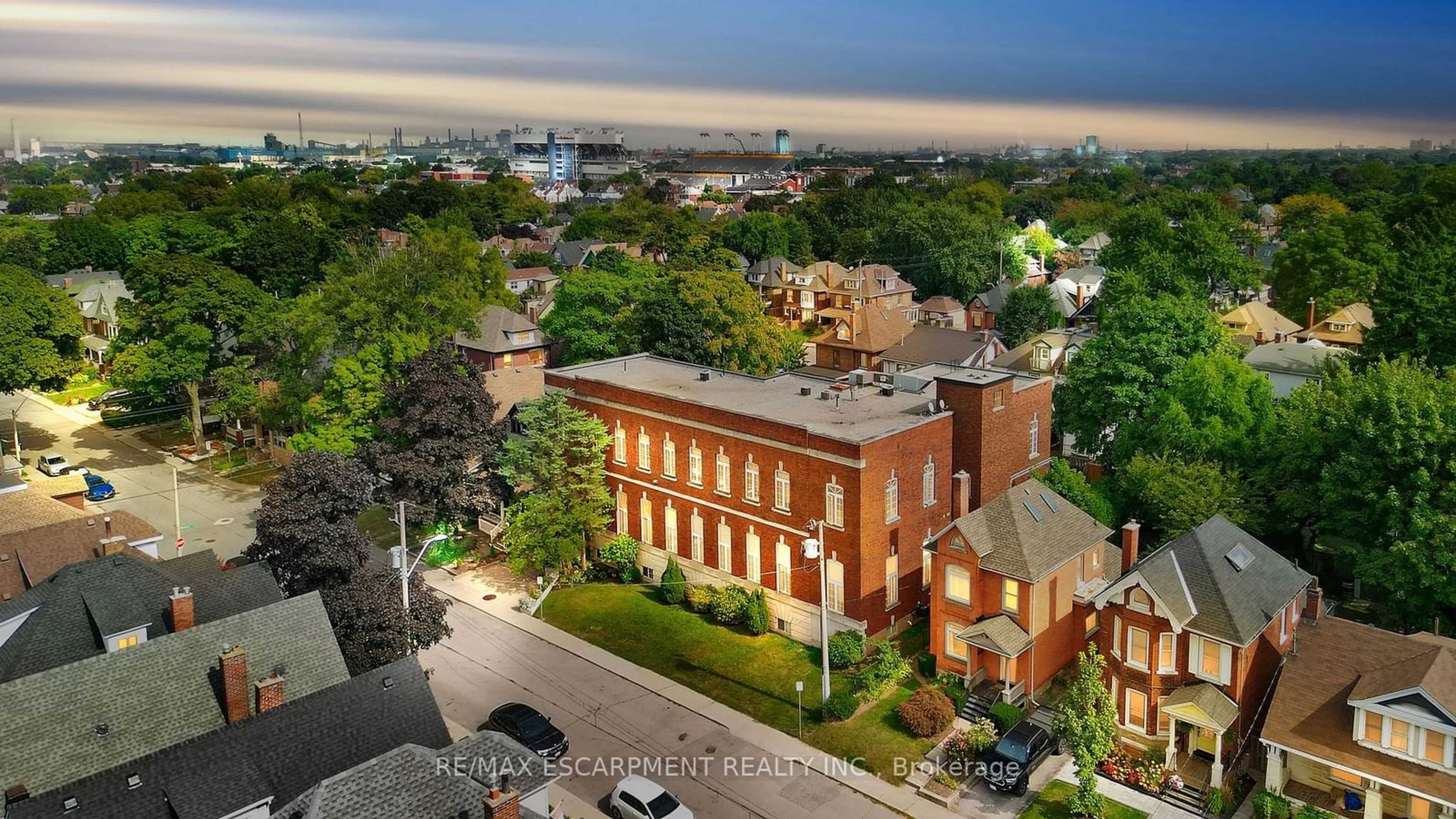 A pic from exterior of the house or condo for 73 Garfield St Ave #2A, Hamilton Ontario L8M 2S3