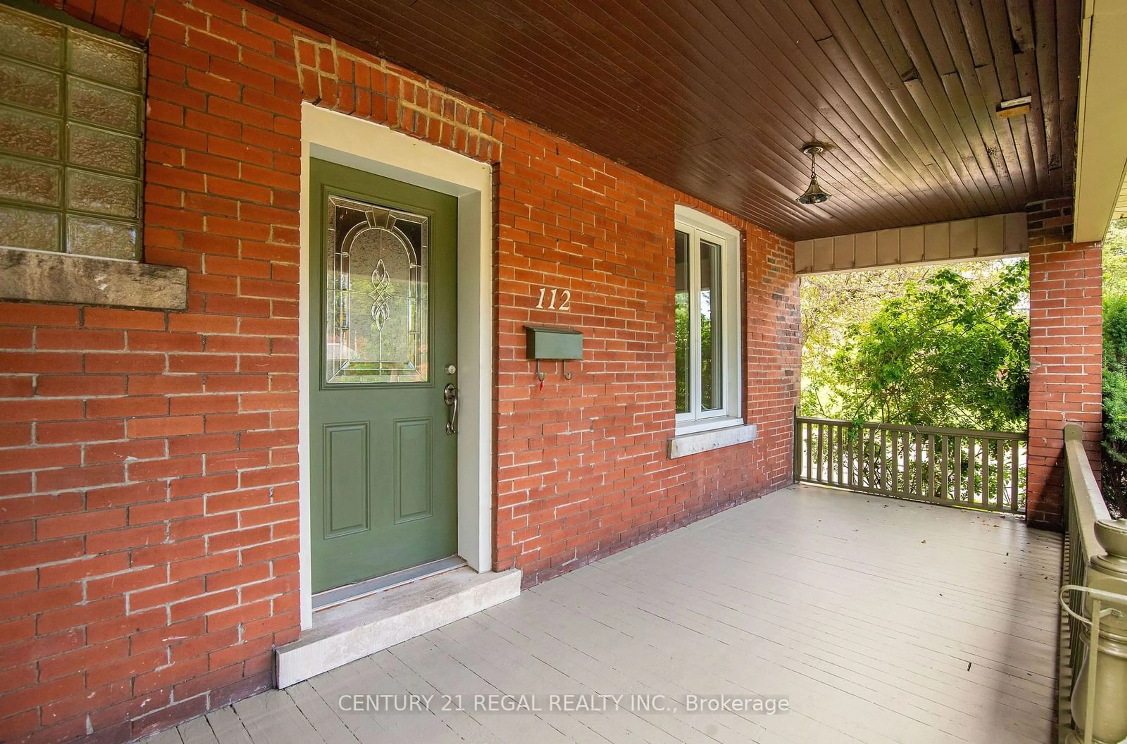 Indoor entryway, wood floors for 112 Maplewood Ave, Hamilton Ontario L8M 1X2