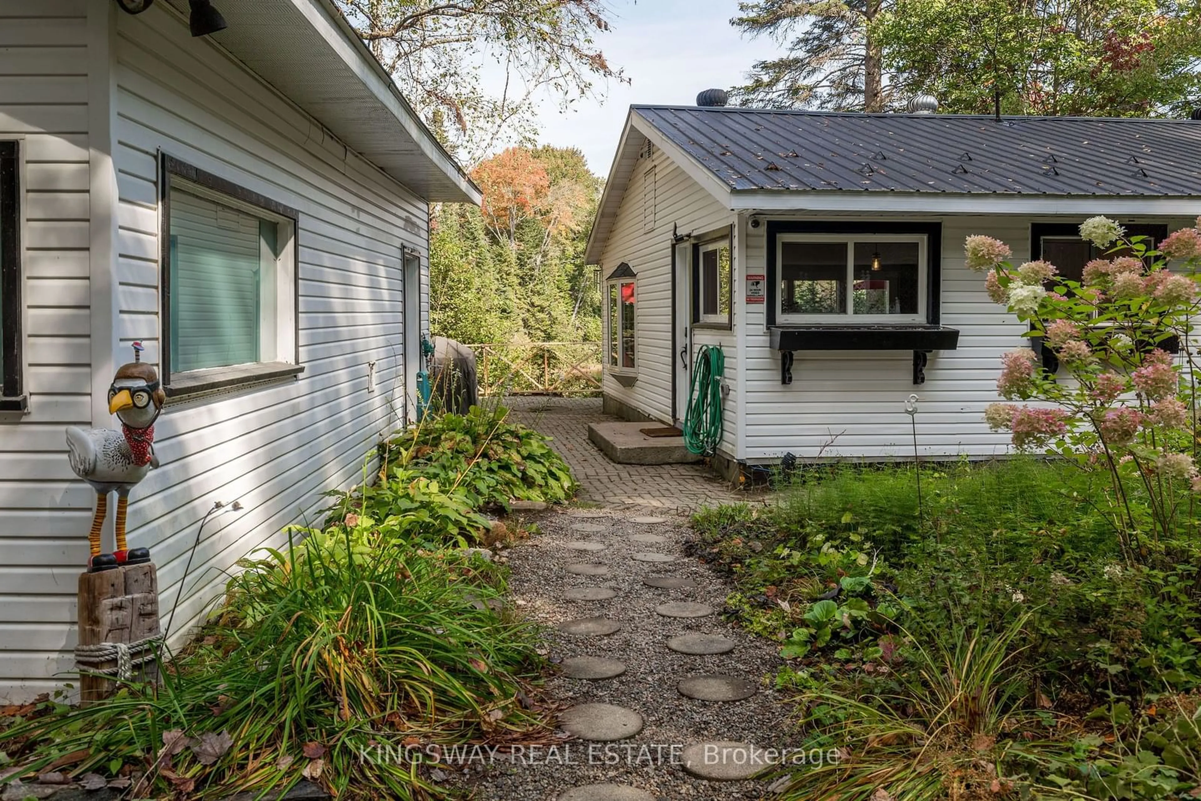 Frontside or backside of a home, cottage for 325 Balsam Chutes Rd, Huntsville Ontario P0B 1L0