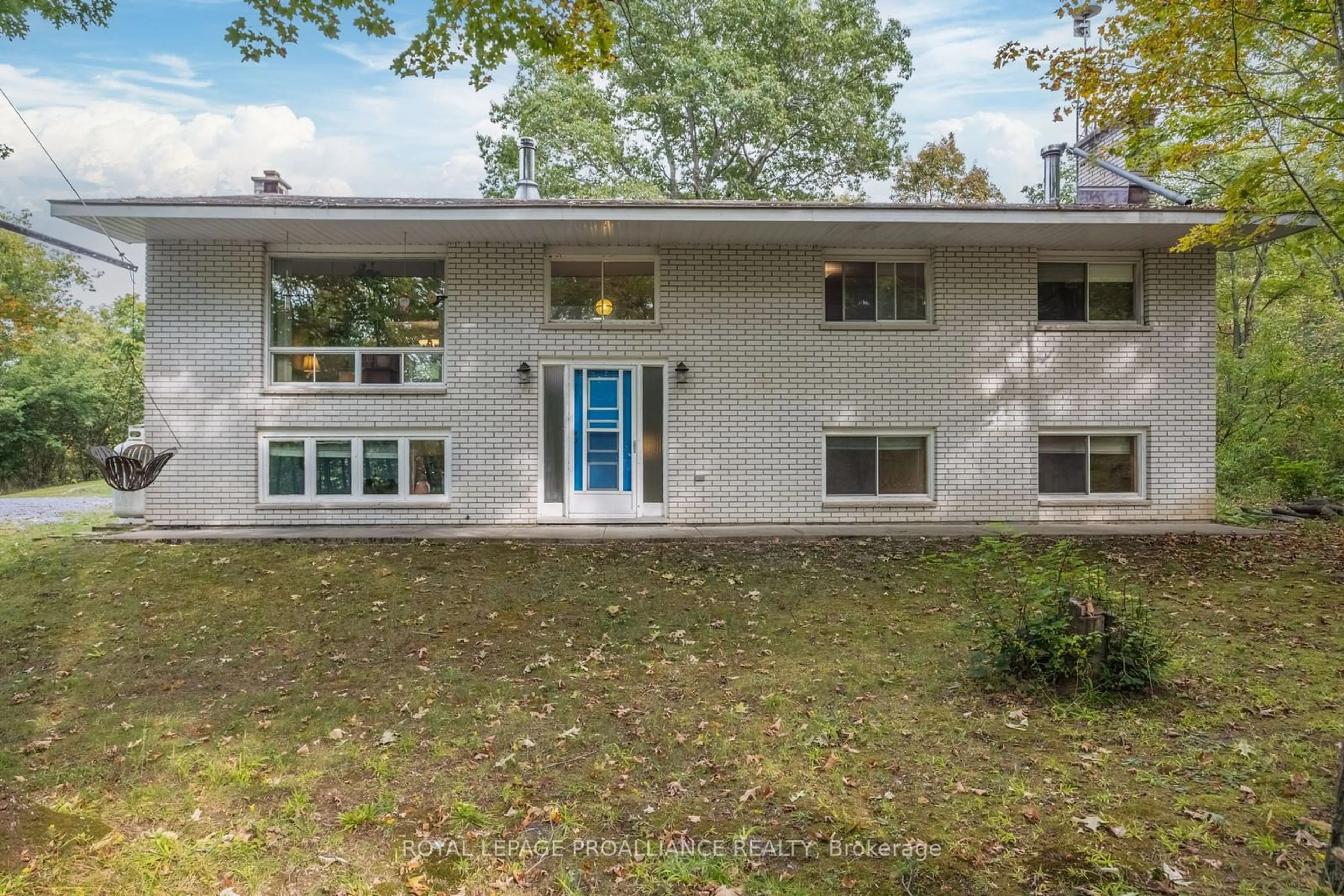 A pic from exterior of the house or condo, the front or back of building for 1911 Ormsbee Rd, South Frontenac Ontario K0H 1H0