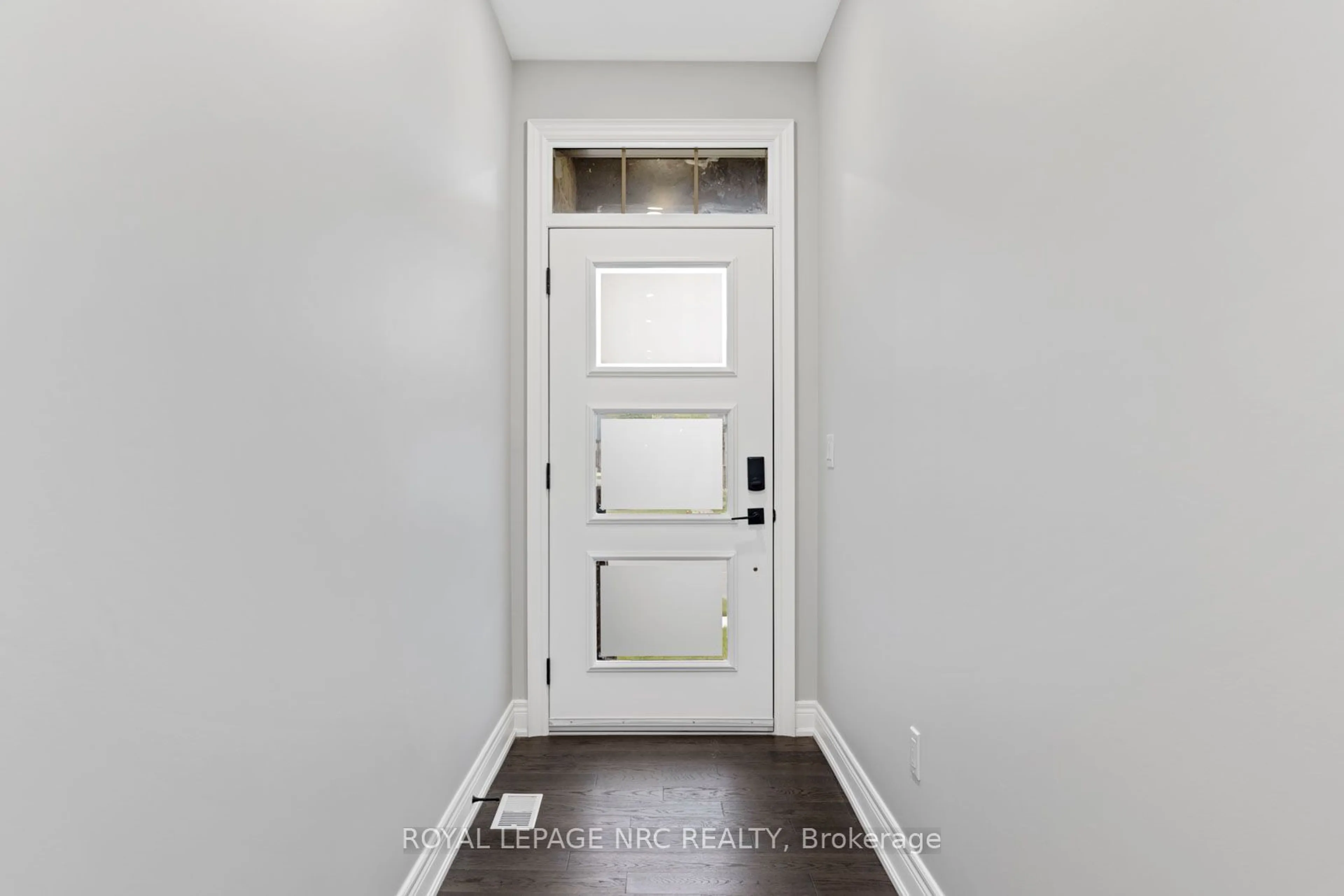 Indoor entryway, wood floors for 734 Clarence St, Port Colborne Ontario L3K 0A8