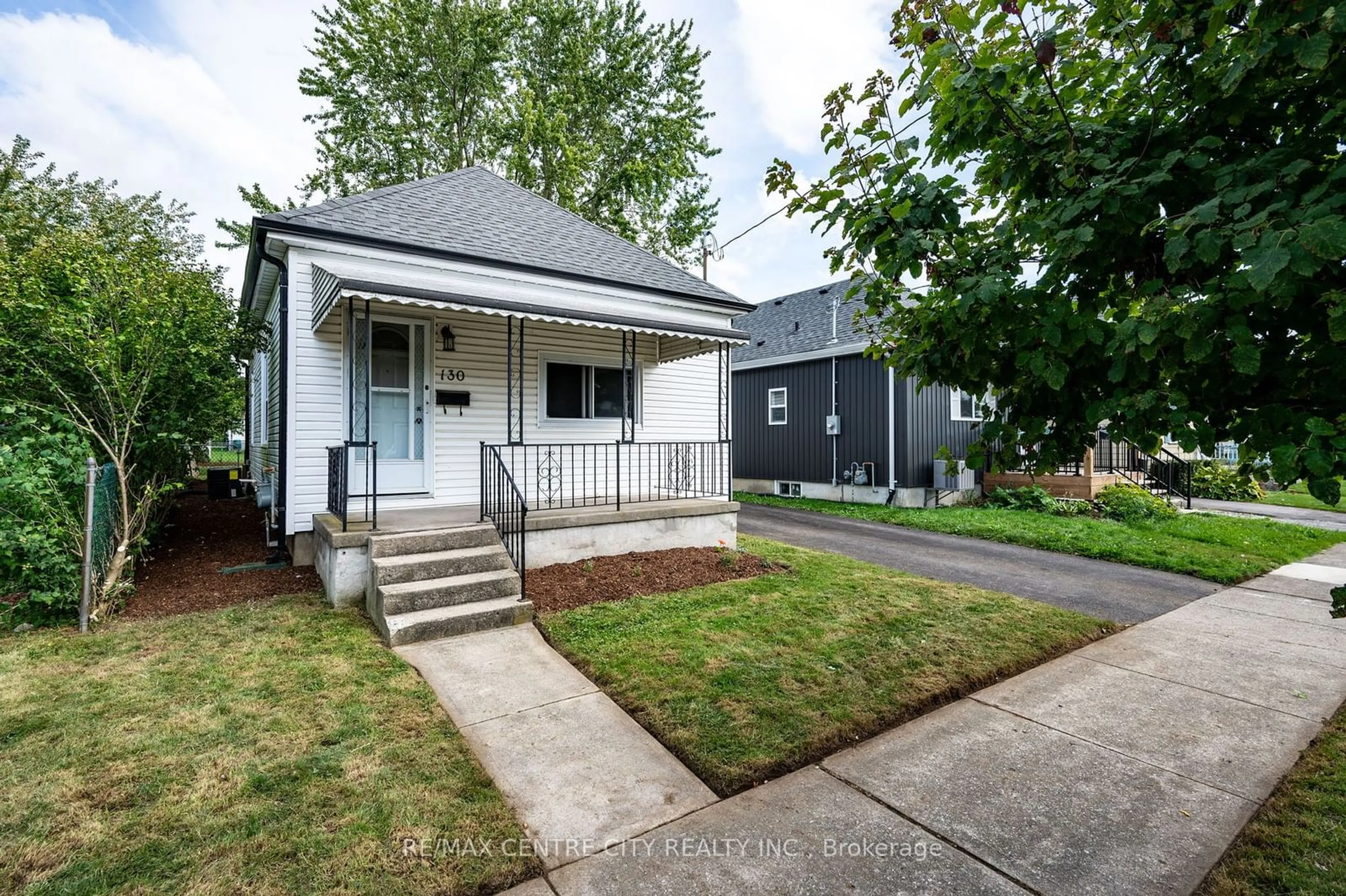 Frontside or backside of a home, cottage for 130 Sterling St, London Ontario N5Y 1Y8