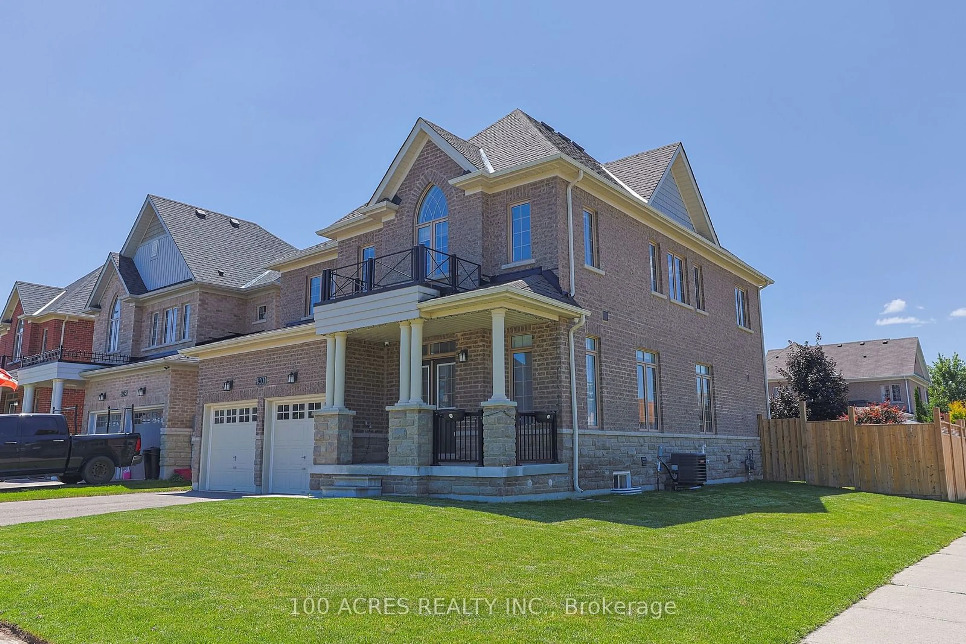 Frontside or backside of a home, the street view for 901 Edinburgh Dr, Woodstock Ontario N4T 0L5