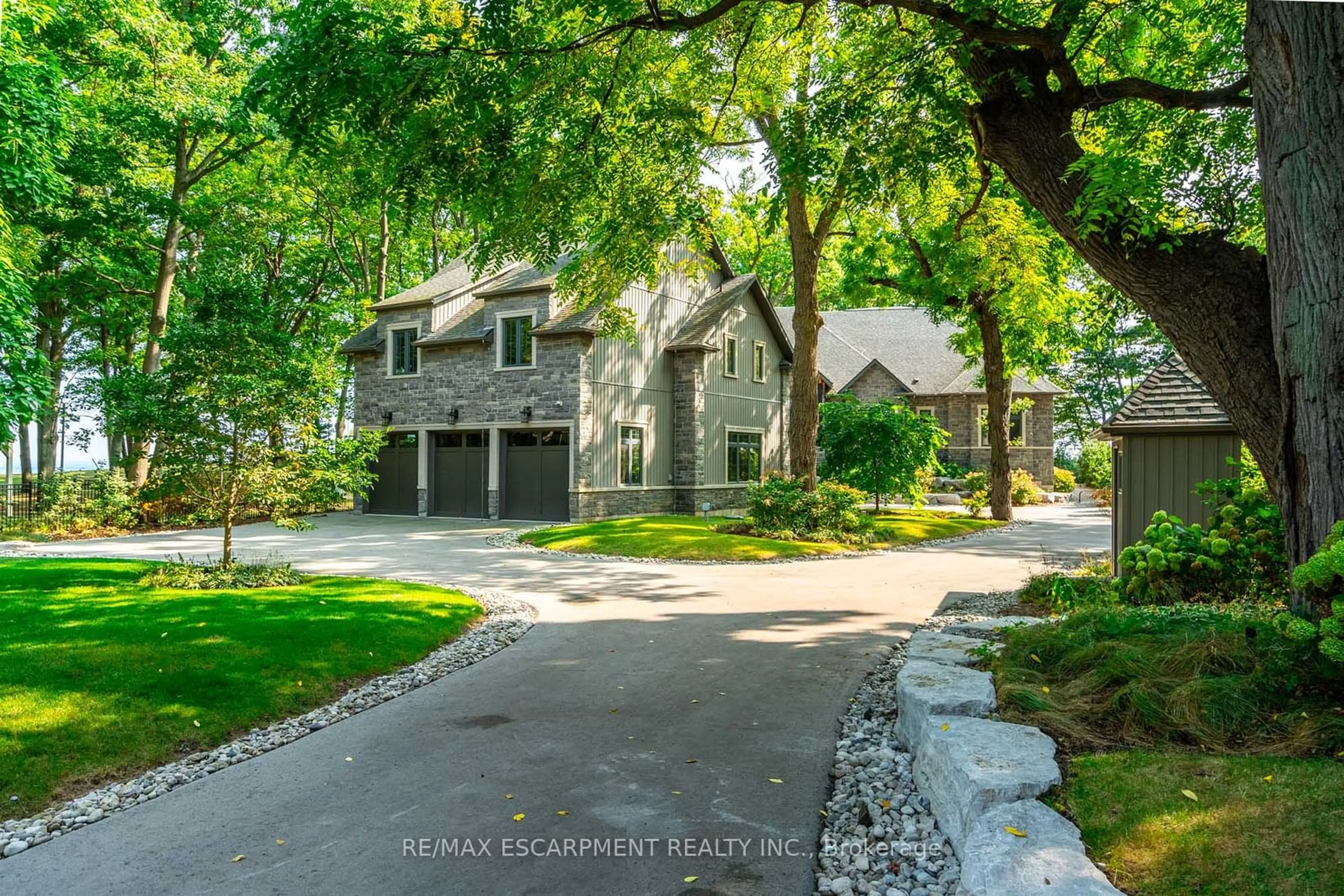 A pic from outside/outdoor area/front of a property/back of a property/a pic from drone, street for 2735 Vimy Rd, Port Colborne Ontario L3K 5V3