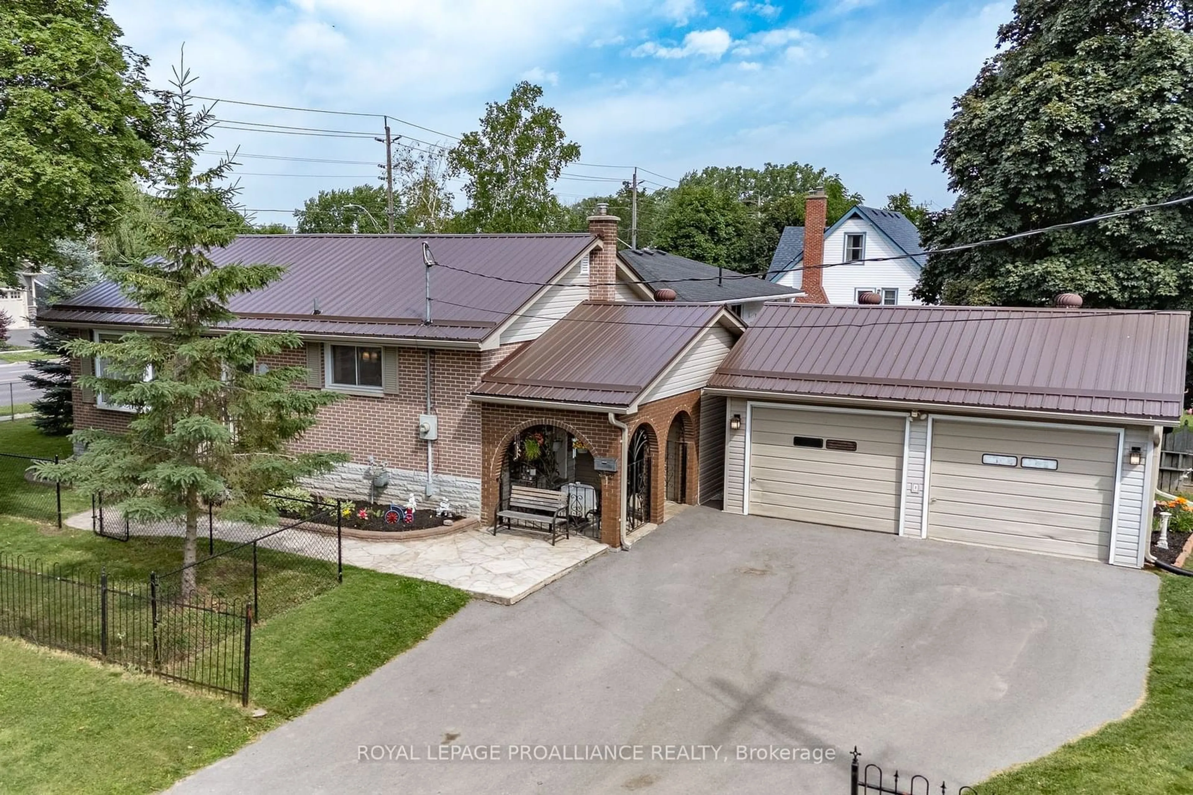 Frontside or backside of a home for 8 Parkdale Dr, Belleville Ontario K8P 2P2