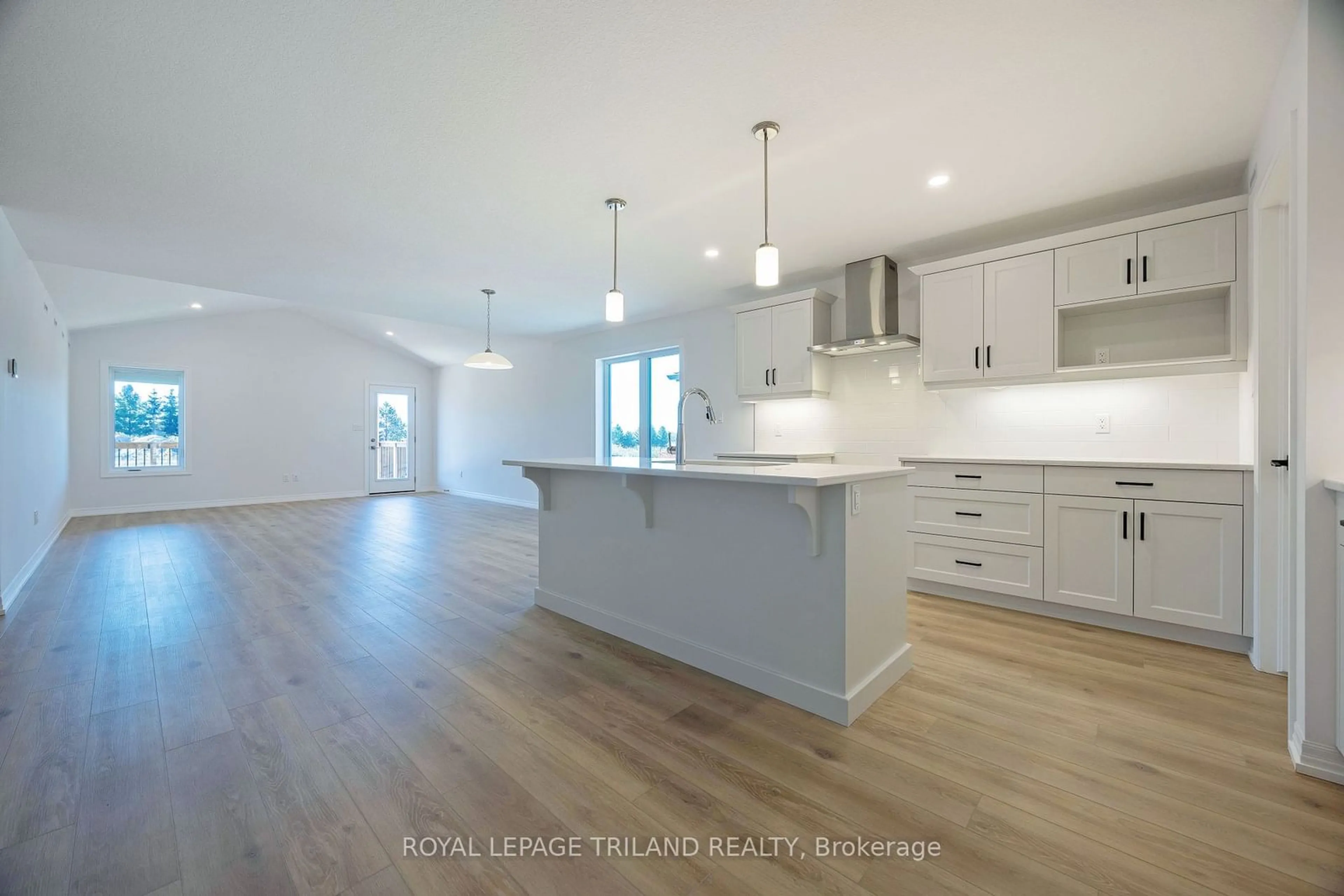 Open concept kitchen for 24 SILVERLEAF Path, St. Thomas Ontario N5R 0N6