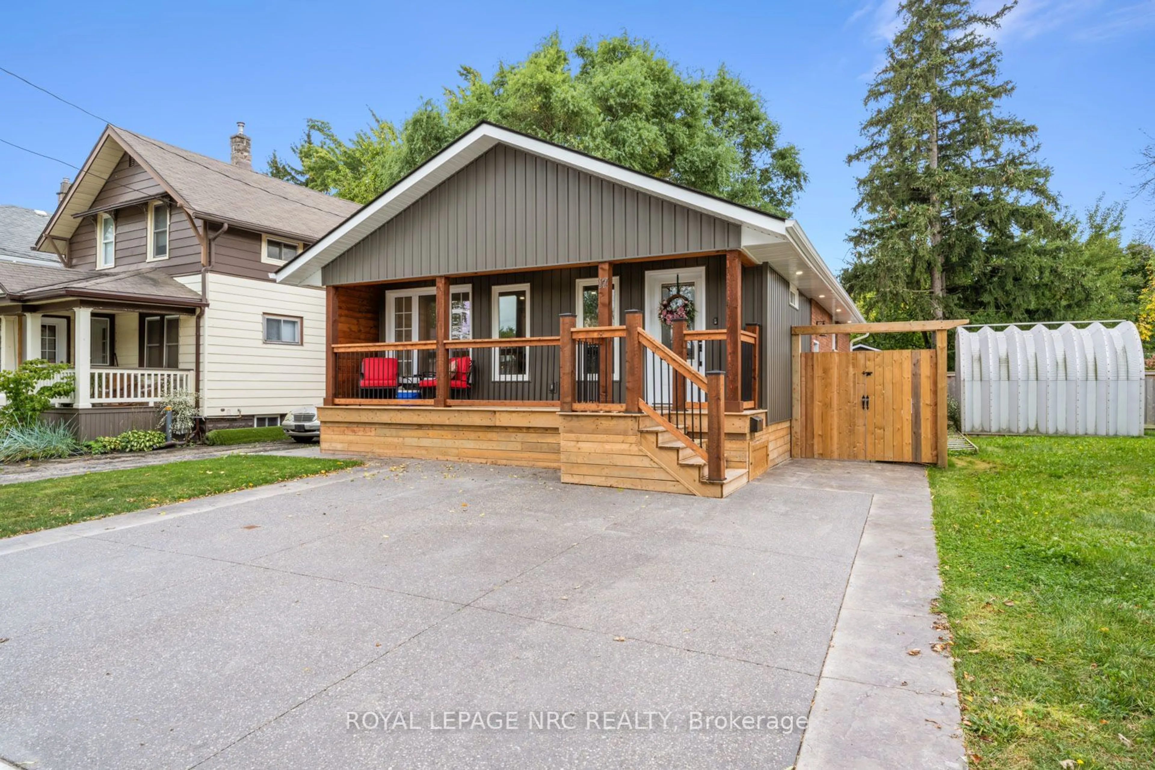 Frontside or backside of a home, the fenced backyard for 17 Margaret St, Welland Ontario L3C 3Z6