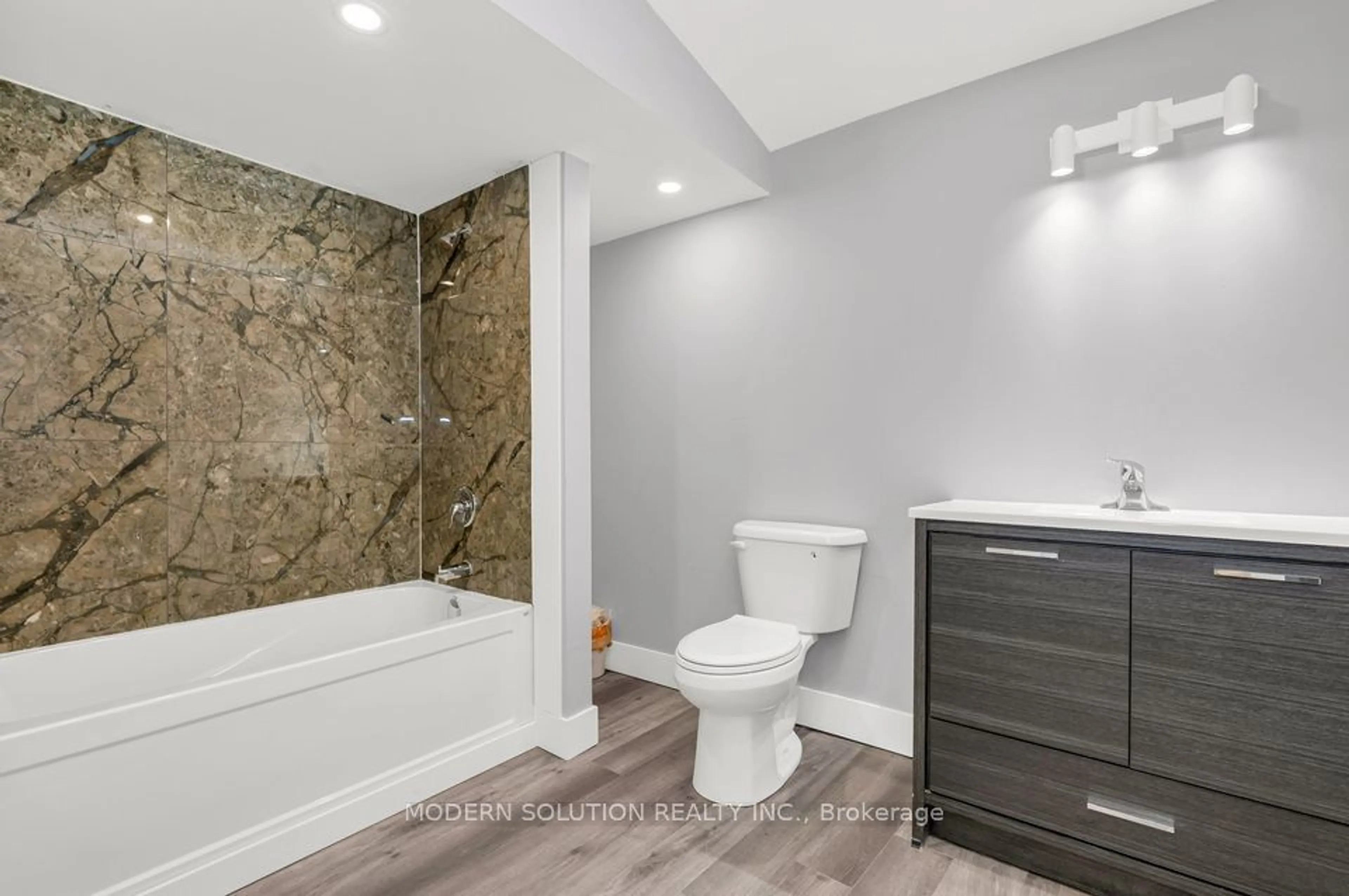 Bathroom, ceramic floors for 165 Stirton St, Hamilton Ontario L8L 6G5