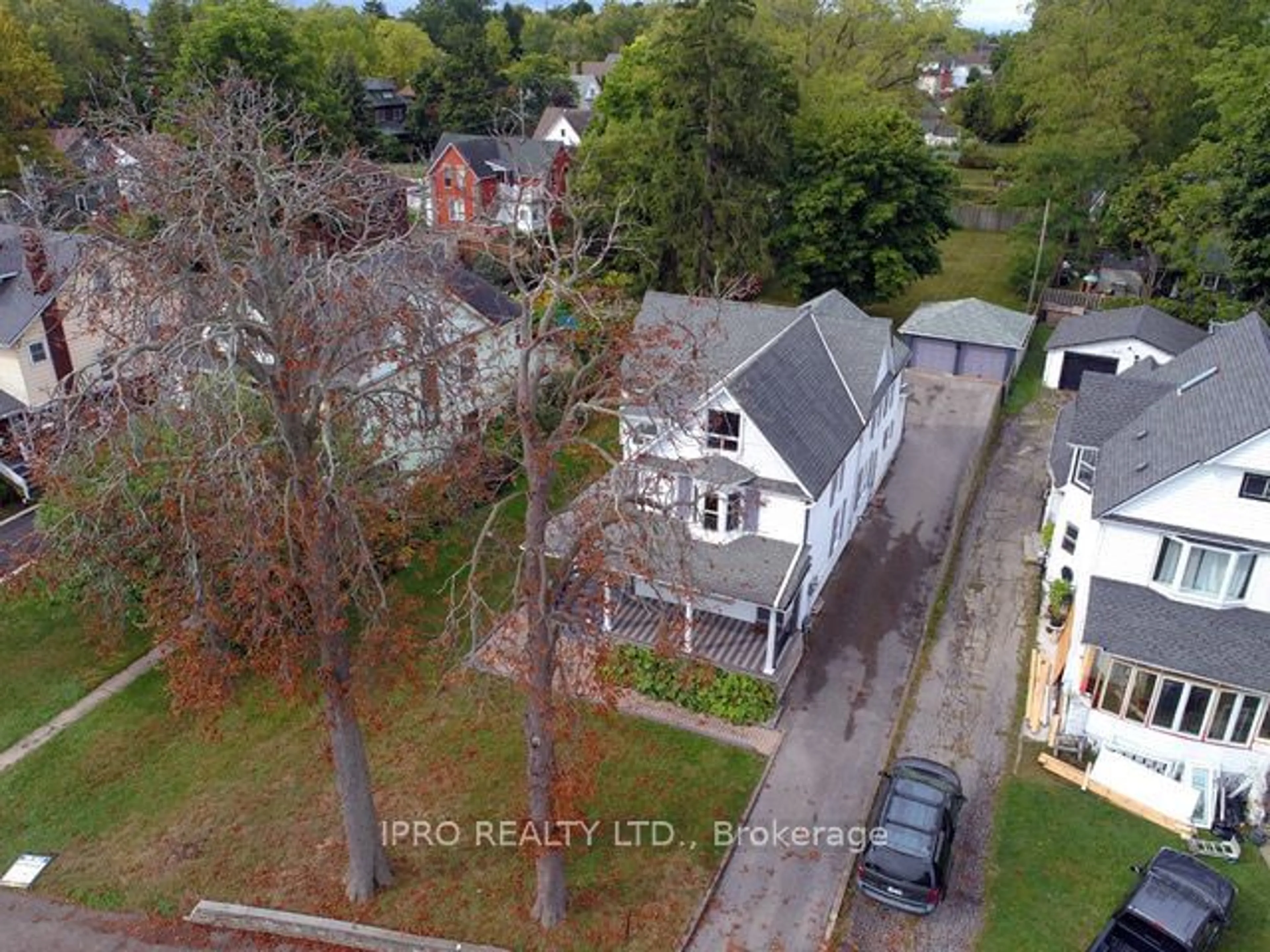 Frontside or backside of a home, the street view for 707 Niagara Blvd, Fort Erie Ontario L2A 3J1