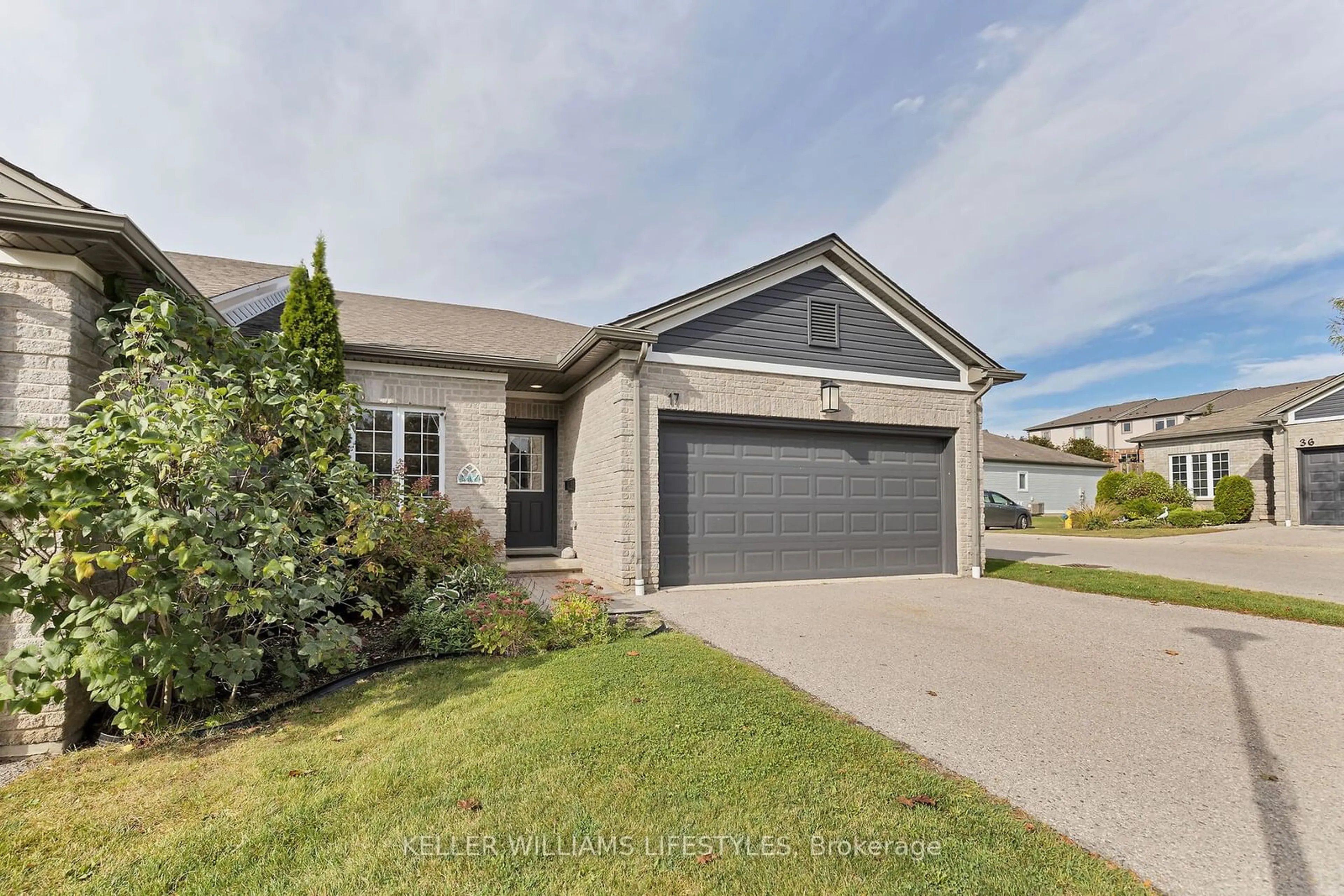 Frontside or backside of a home, the street view for 500 Sunnystone Rd #17, London Ontario N5X 4R4