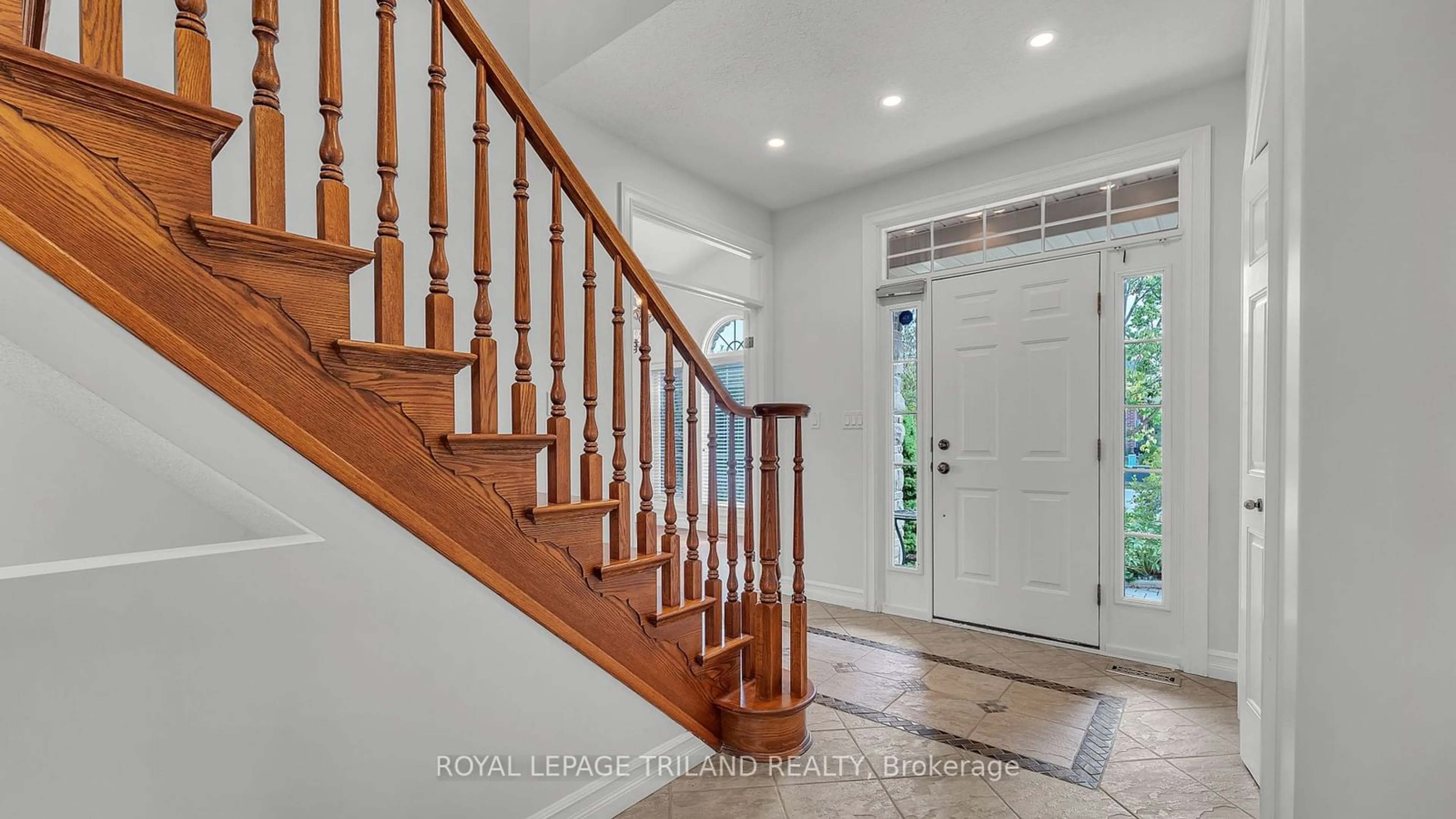 Indoor entryway, wood floors for 328 Plane Tree Dr, London Ontario N6G 5J2